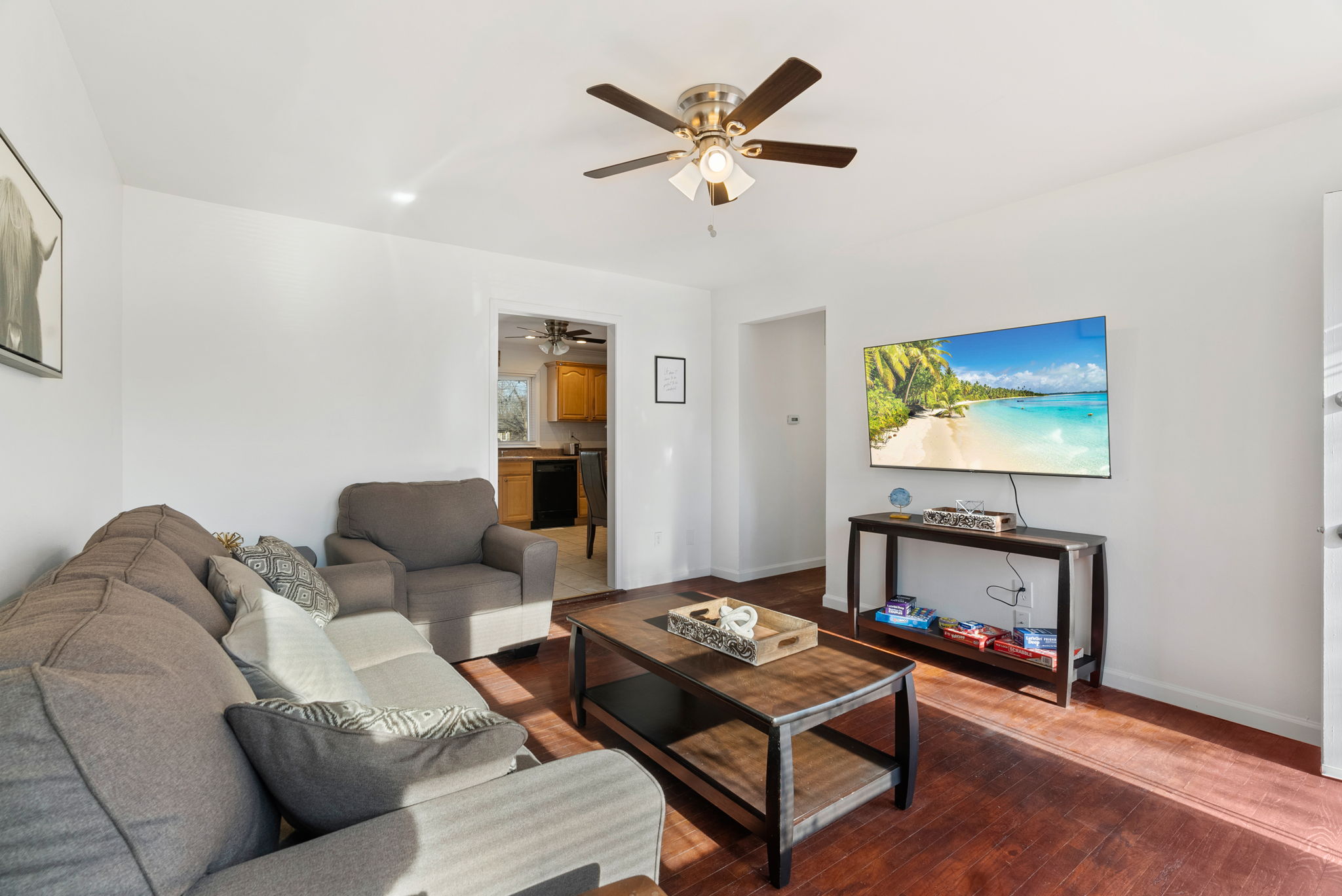 4 Bedrooms Bedrooms, ,2 BathroomsBathrooms,Woodford Rentals,For Rent,1331