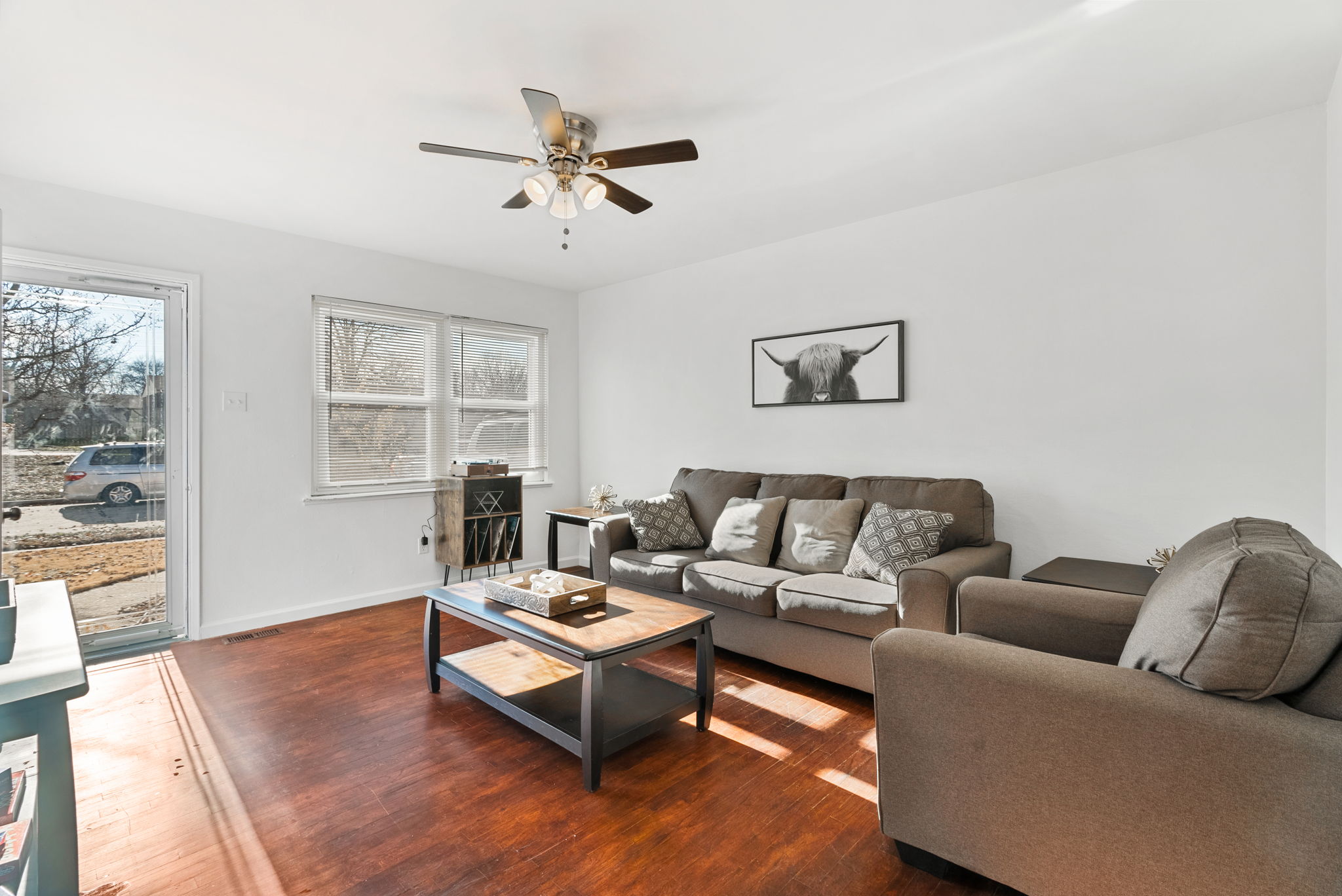 4 Bedrooms Bedrooms, ,2 BathroomsBathrooms,Woodford Rentals,For Rent,1331