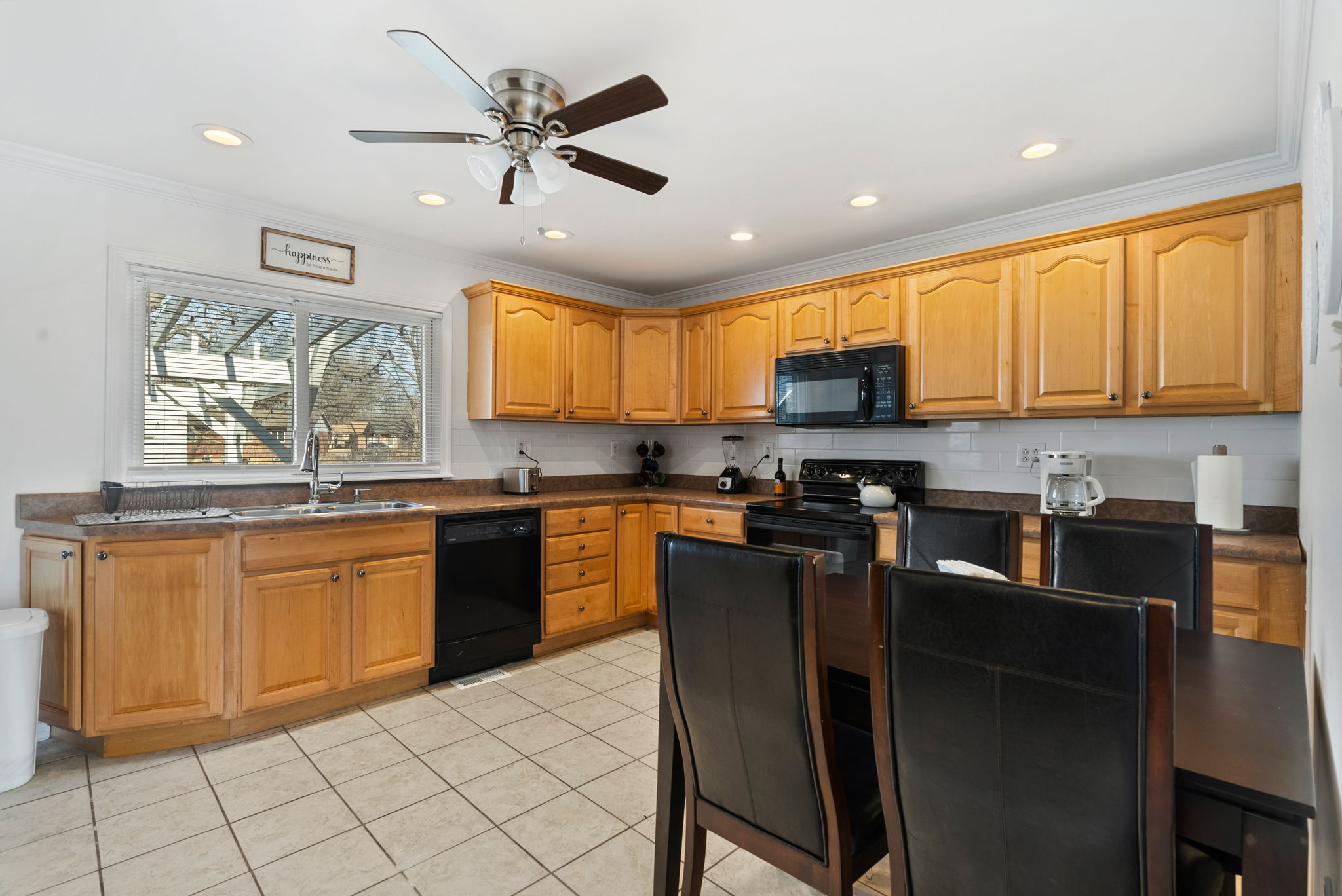 4 Bedrooms Bedrooms, ,2 BathroomsBathrooms,Woodford Rentals,For Rent,1331