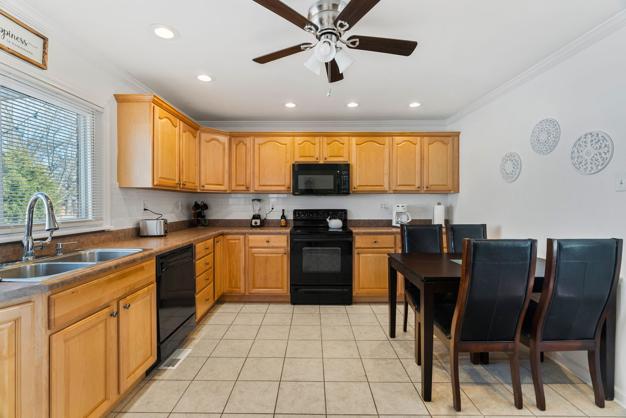 4 Bedrooms Bedrooms, ,2 BathroomsBathrooms,Woodford Rentals,For Rent,1331