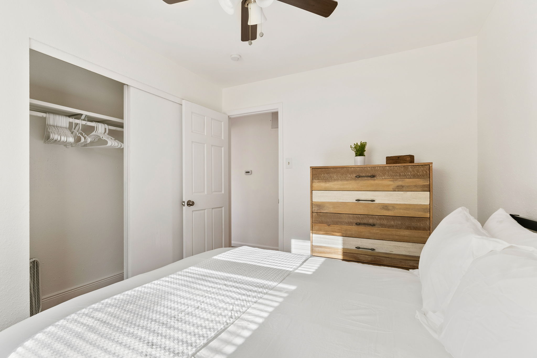 4 Bedrooms Bedrooms, ,2 BathroomsBathrooms,Woodford Rentals,For Rent,1331