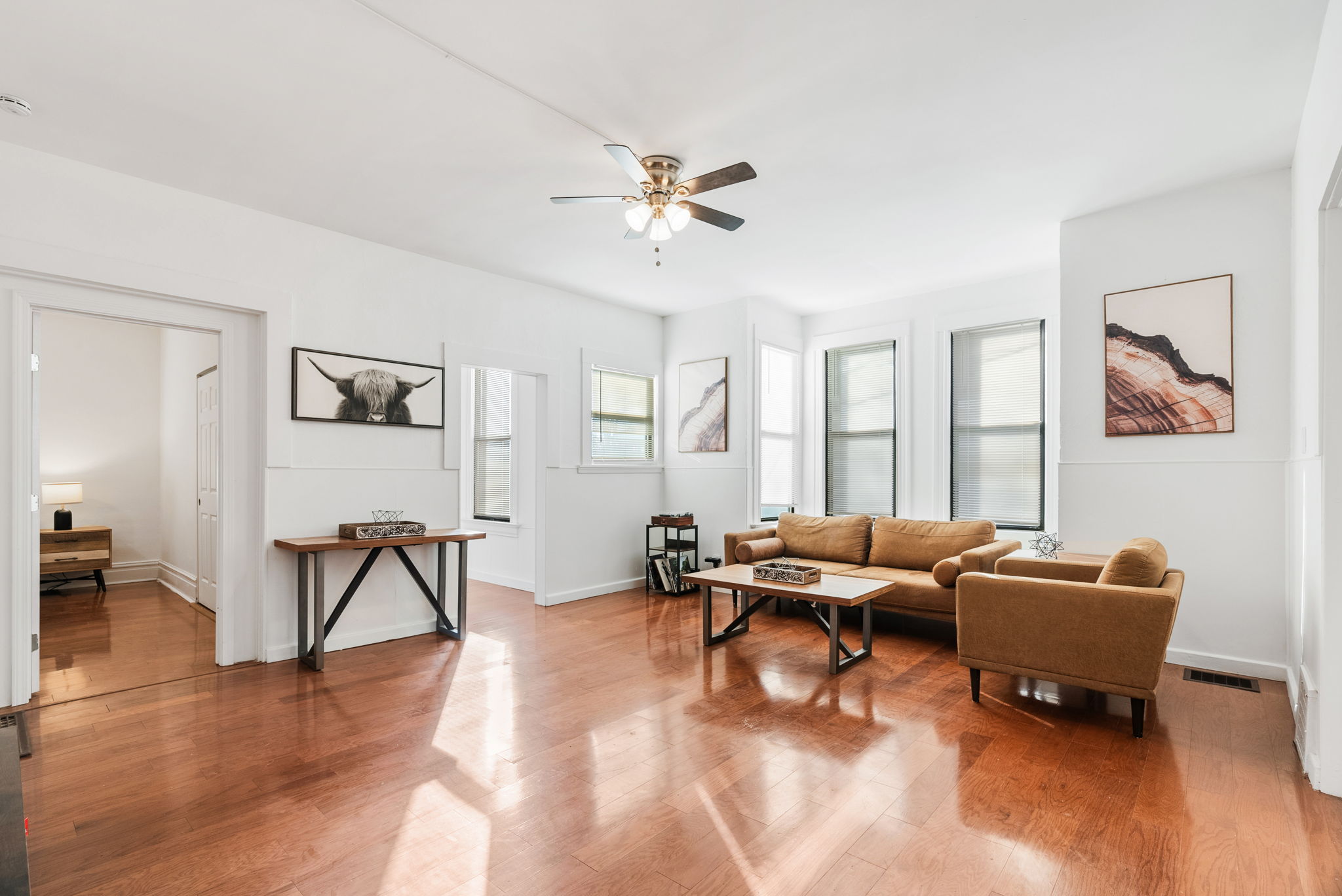 4 Bedrooms Bedrooms, ,2 BathroomsBathrooms,Woodford Rentals,For Rent,1333