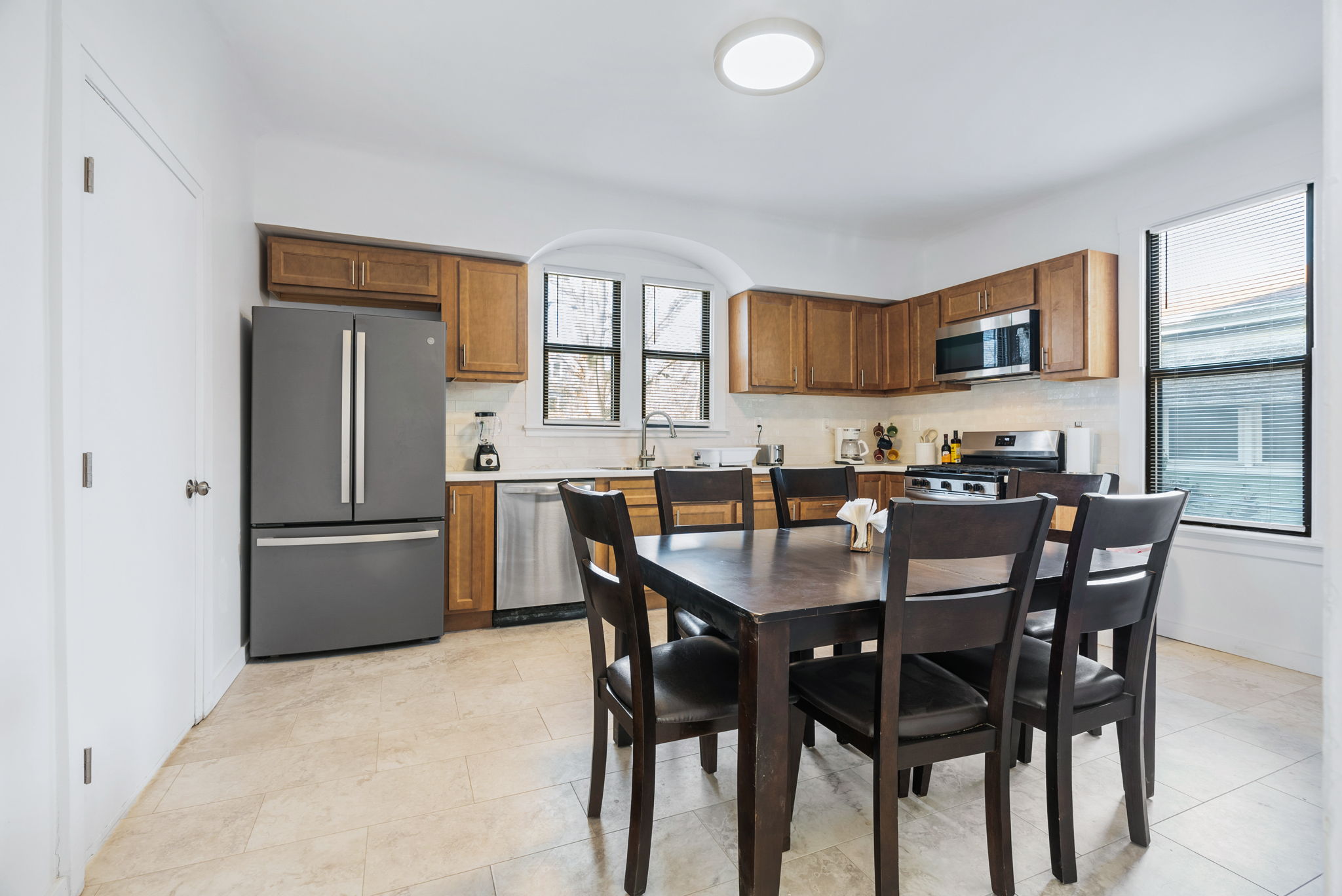 4 Bedrooms Bedrooms, ,2 BathroomsBathrooms,Woodford Rentals,For Rent,1333