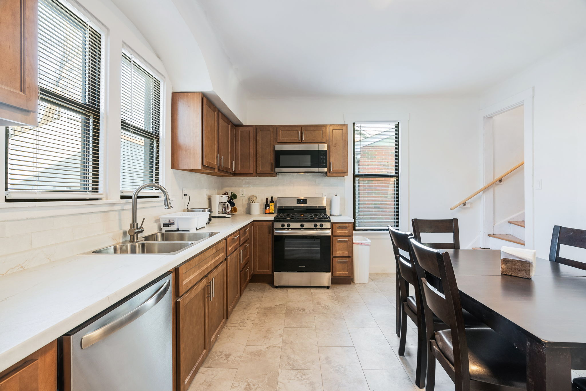 4 Bedrooms Bedrooms, ,2 BathroomsBathrooms,Woodford Rentals,For Rent,1333