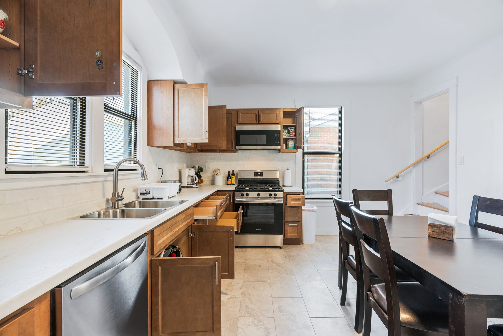 4 Bedrooms Bedrooms, ,2 BathroomsBathrooms,Woodford Rentals,For Rent,1333