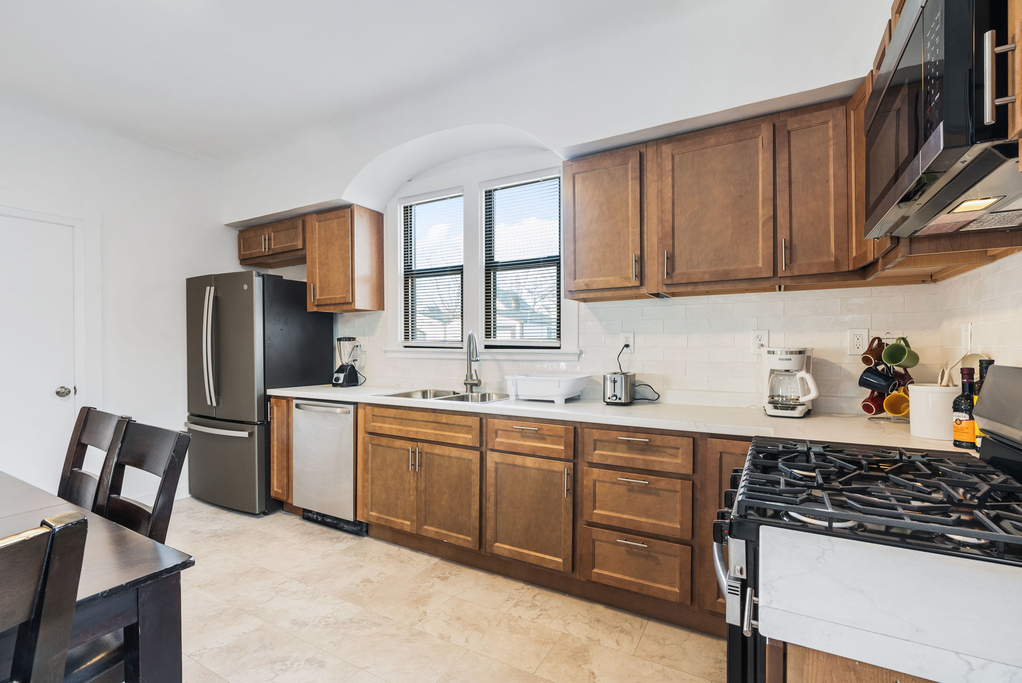 4 Bedrooms Bedrooms, ,2 BathroomsBathrooms,Woodford Rentals,For Rent,1333