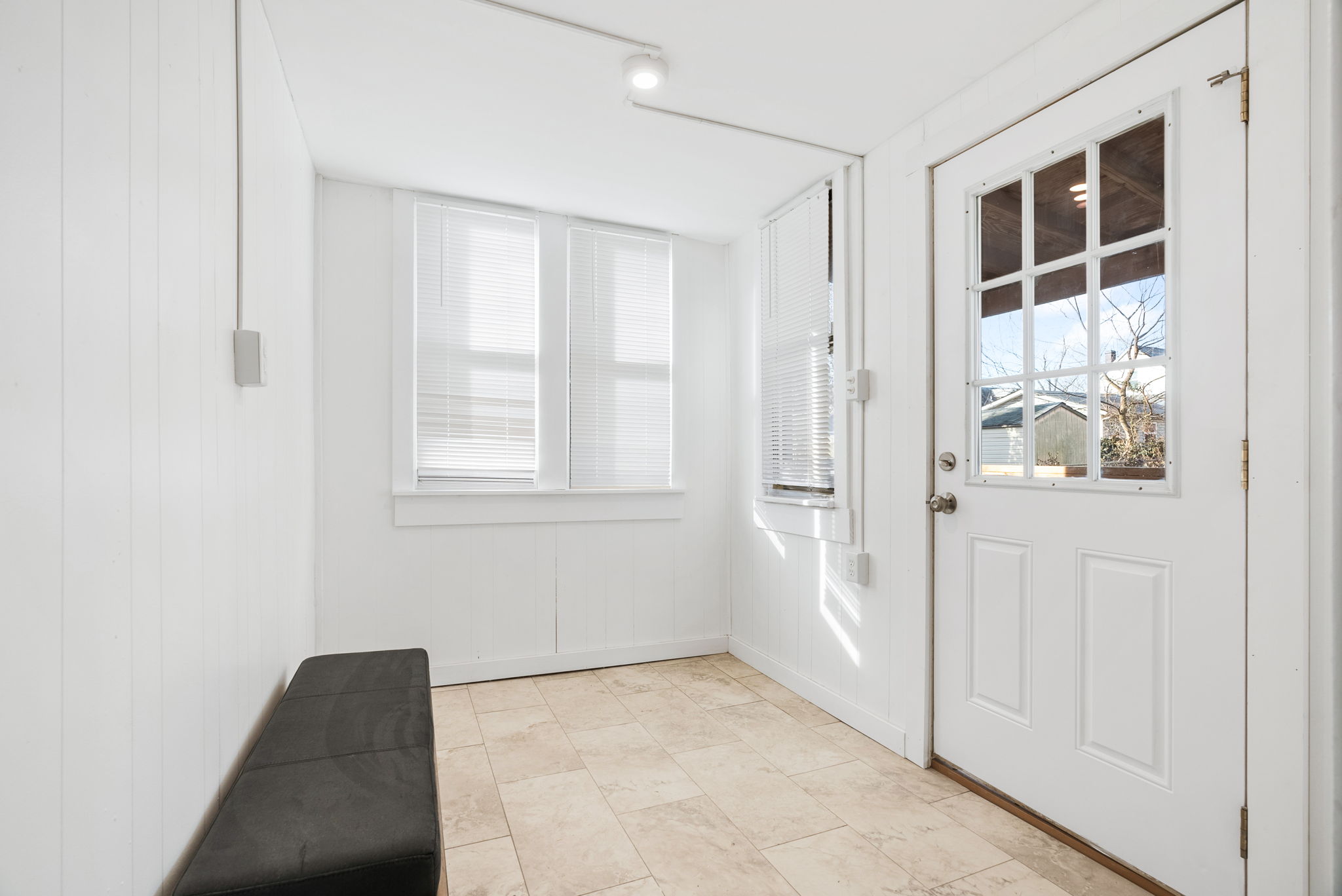 4 Bedrooms Bedrooms, ,2 BathroomsBathrooms,Woodford Rentals,For Rent,1333