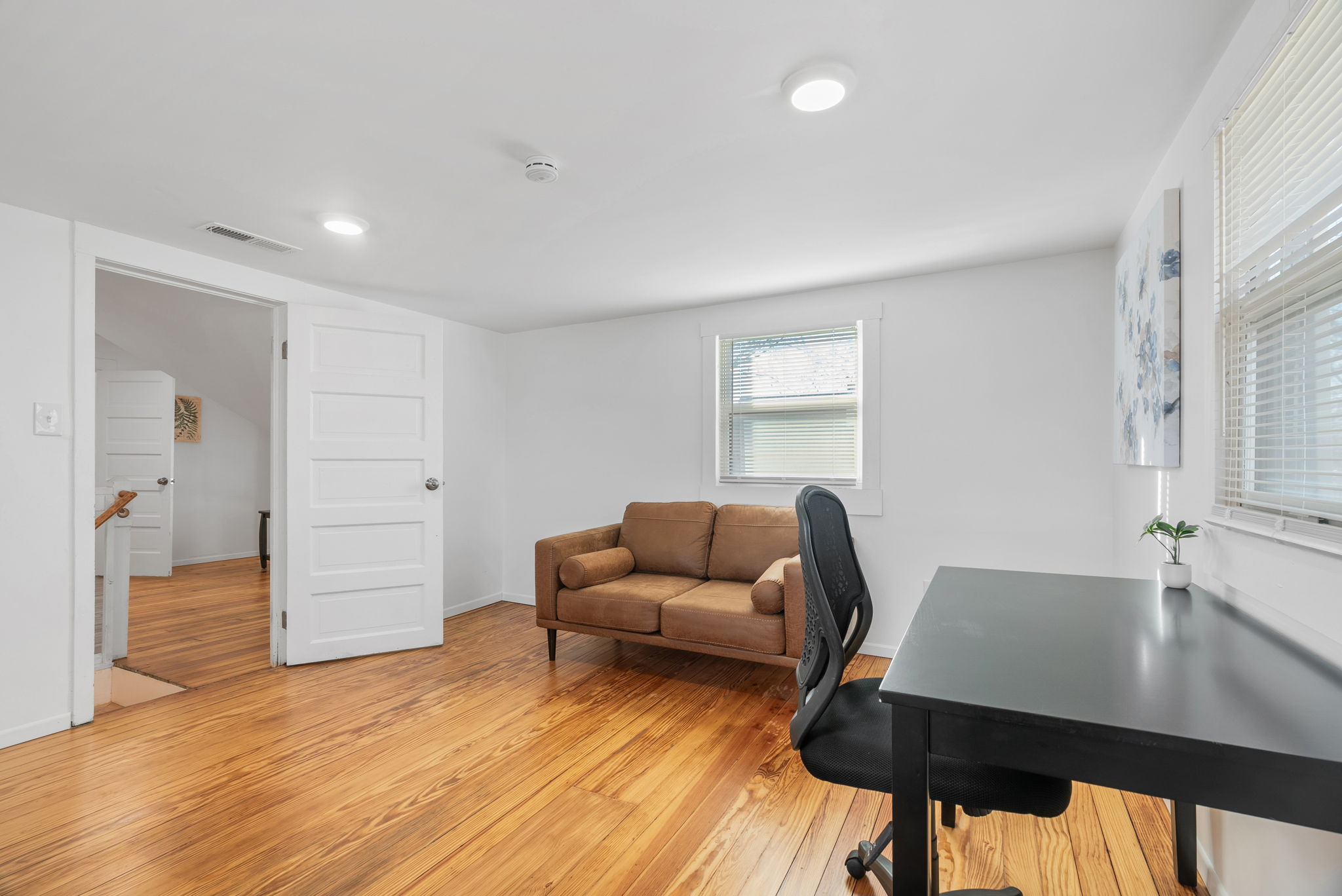 4 Bedrooms Bedrooms, ,2 BathroomsBathrooms,Woodford Rentals,For Rent,1333