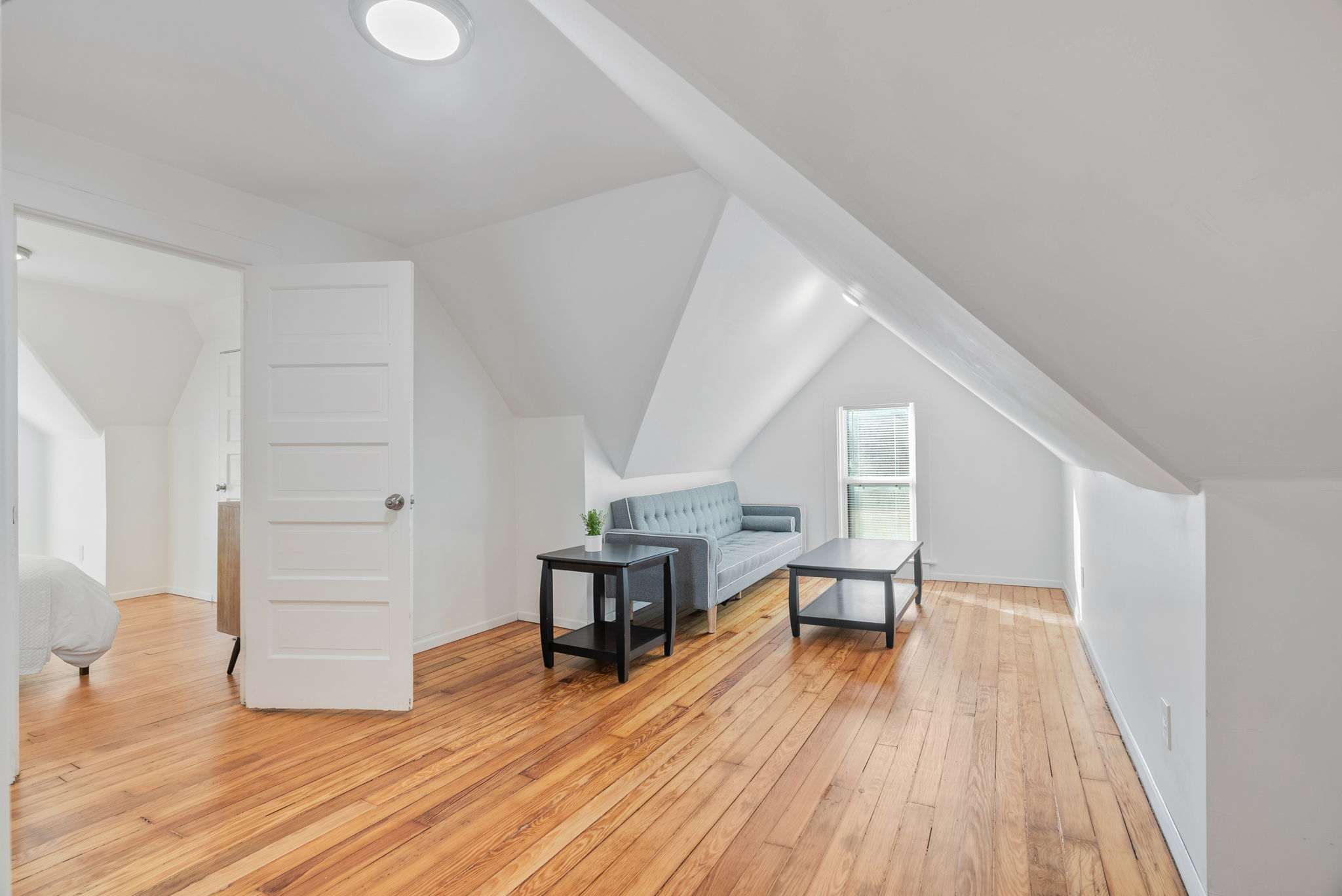 4 Bedrooms Bedrooms, ,2 BathroomsBathrooms,Woodford Rentals,For Rent,1333