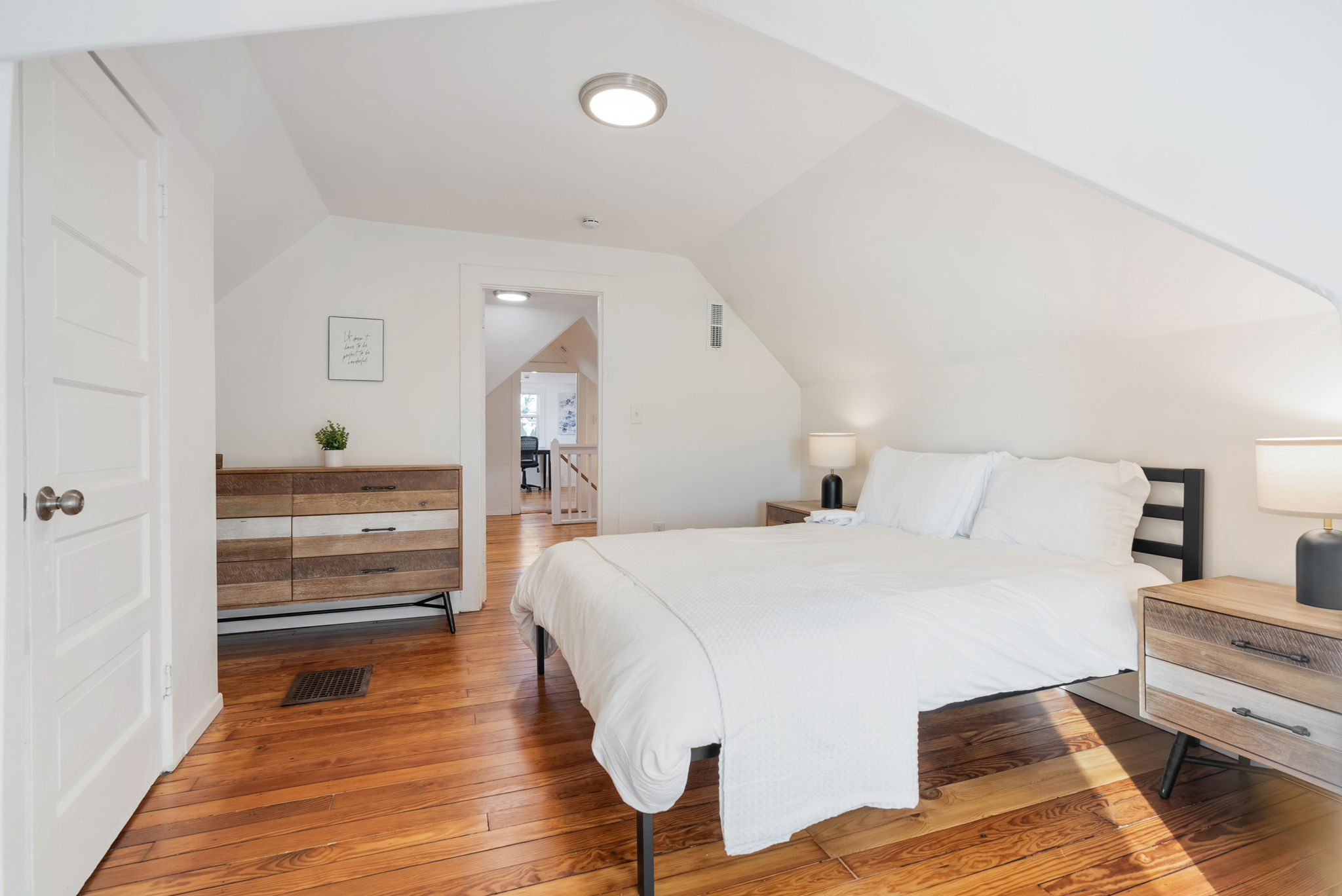4 Bedrooms Bedrooms, ,2 BathroomsBathrooms,Woodford Rentals,For Rent,1333