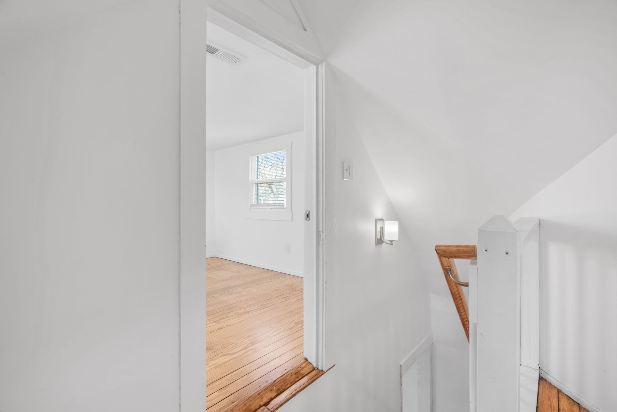 4 Bedrooms Bedrooms, ,2 BathroomsBathrooms,Woodford Rentals,For Rent,1333