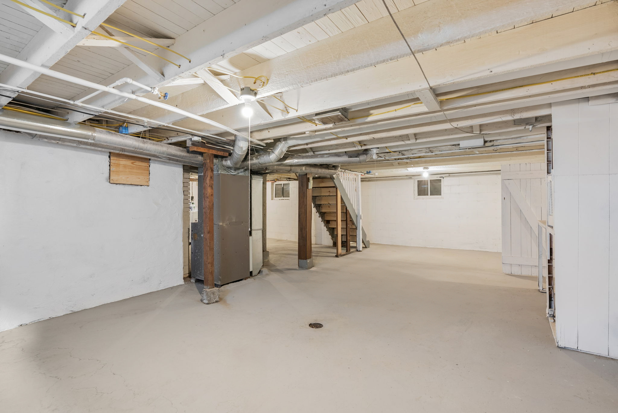 4 Bedrooms Bedrooms, ,2 BathroomsBathrooms,Woodford Rentals,For Rent,1333