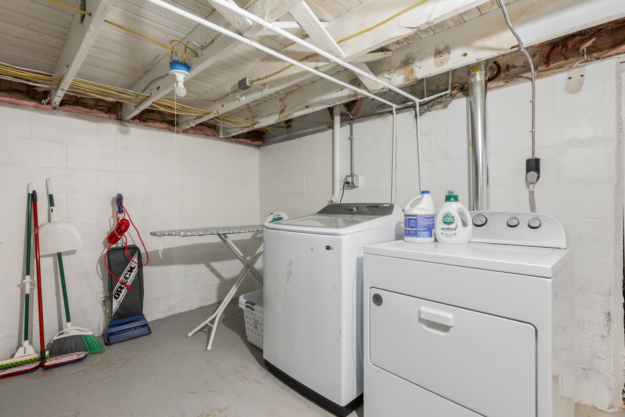 4 Bedrooms Bedrooms, ,2 BathroomsBathrooms,Woodford Rentals,For Rent,1333