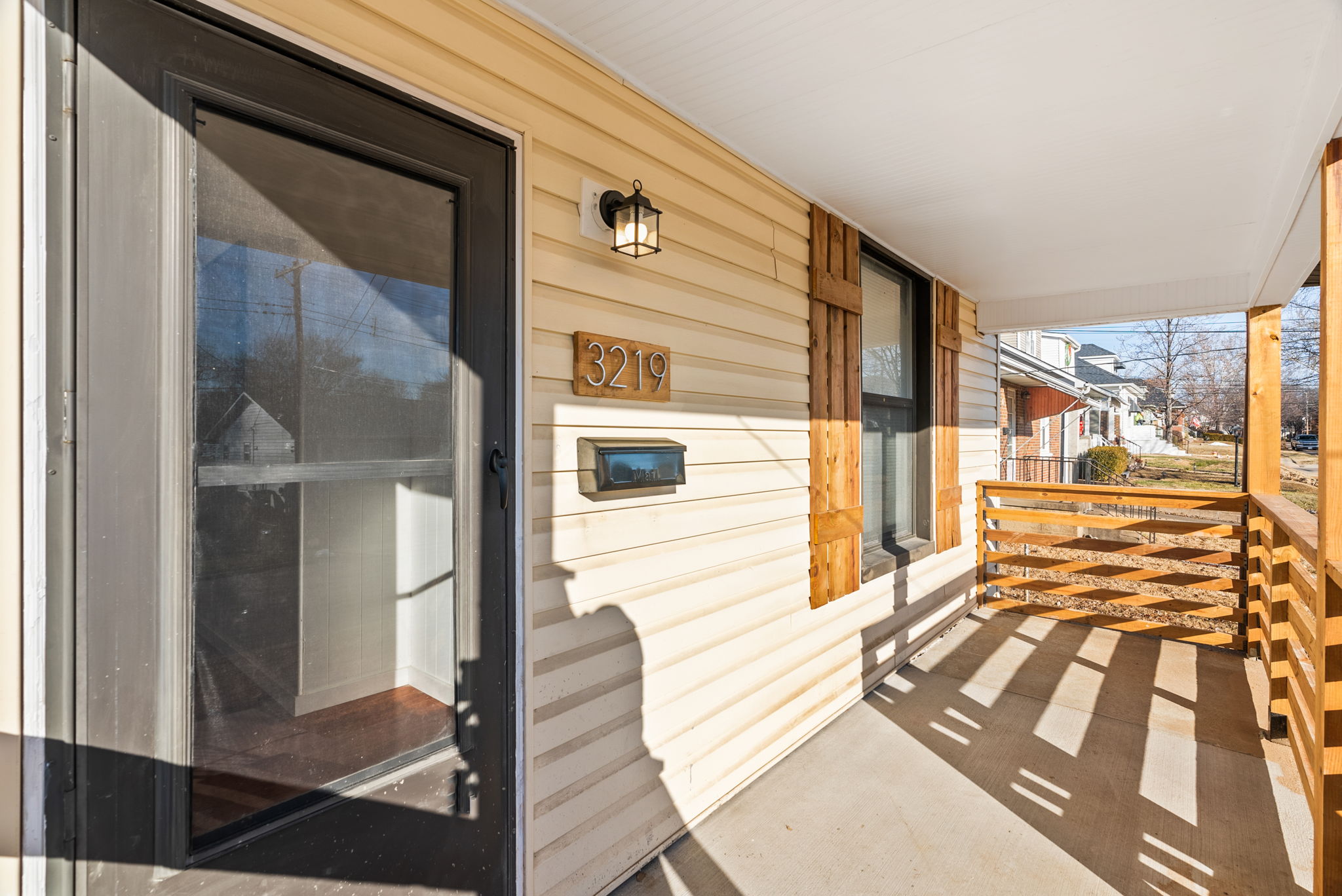 4 Bedrooms Bedrooms, ,2 BathroomsBathrooms,Woodford Rentals,For Rent,1333