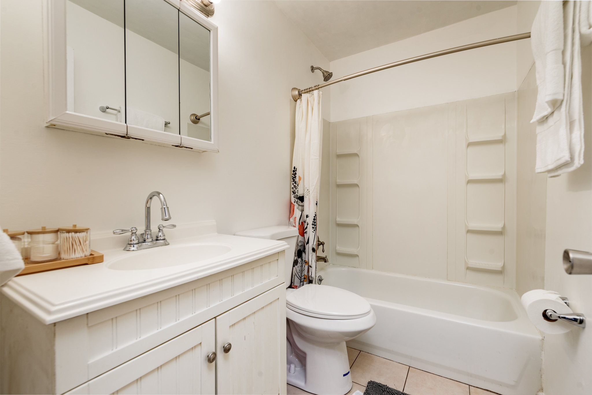 4 Bedrooms Bedrooms, ,1.5 BathroomsBathrooms,Woodford Rentals,For Rent,1334