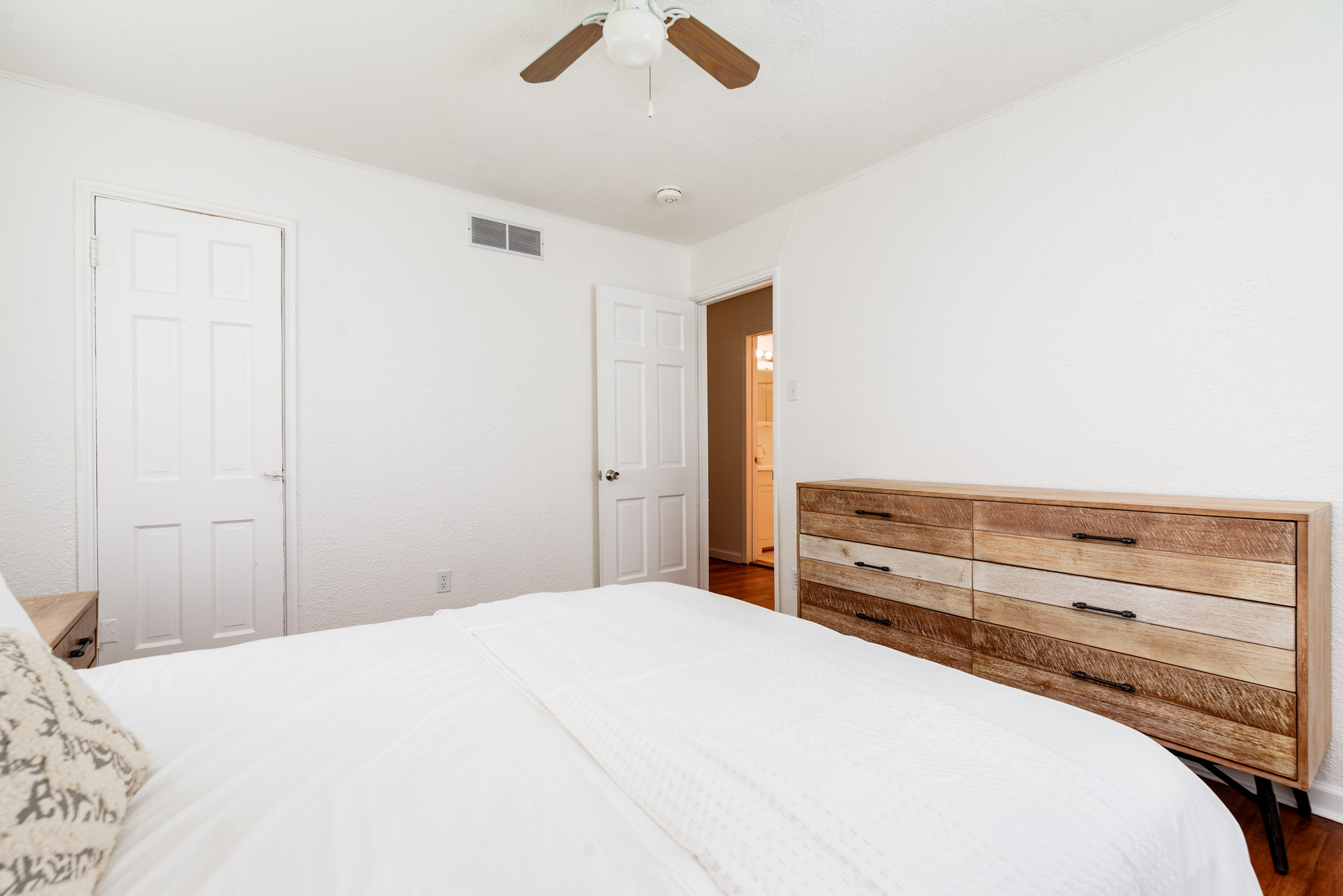 4 Bedrooms Bedrooms, ,1.5 BathroomsBathrooms,Woodford Rentals,For Rent,1334