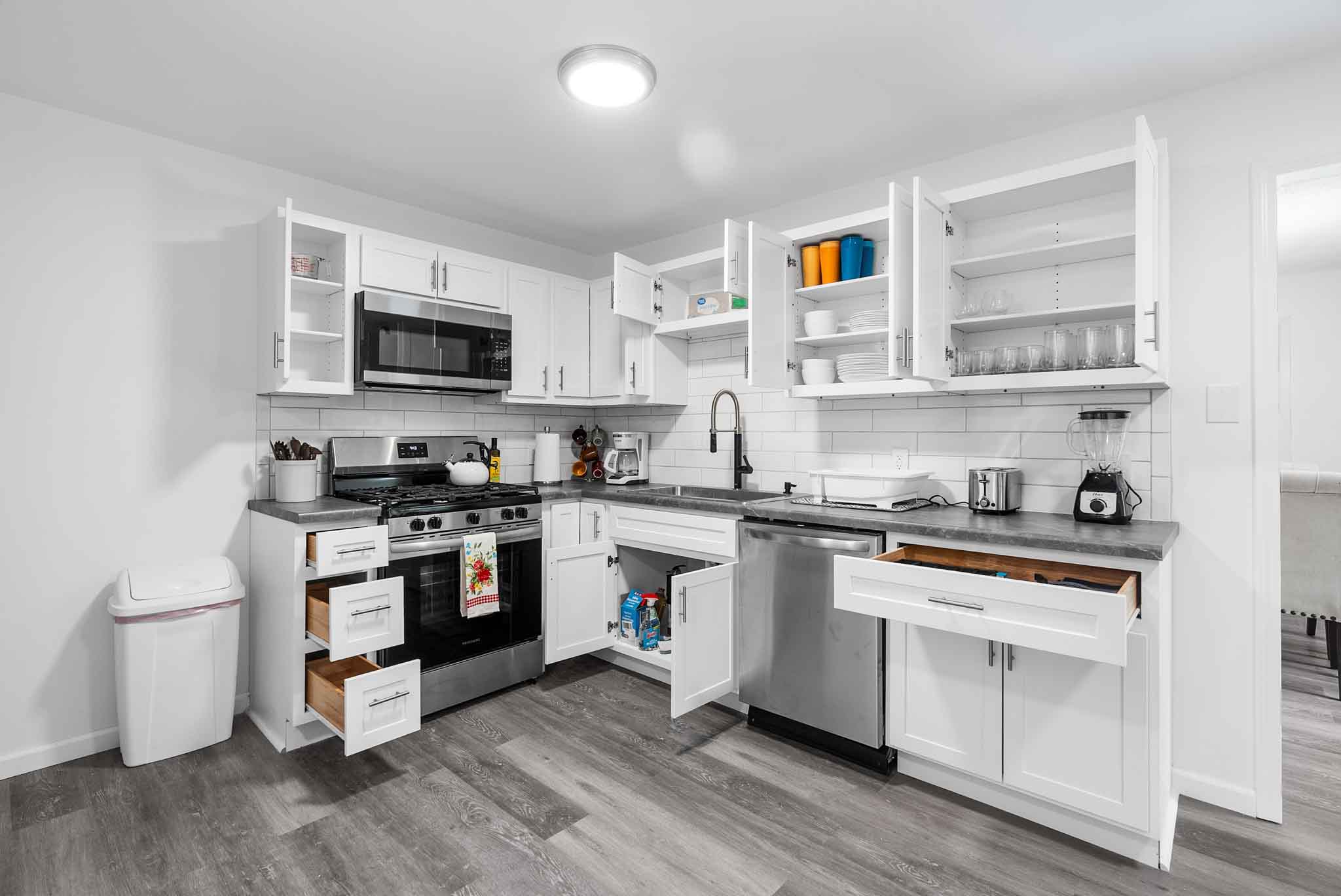 4 Bedrooms Bedrooms, ,2 BathroomsBathrooms,Woodford Rentals,For Rent,1336