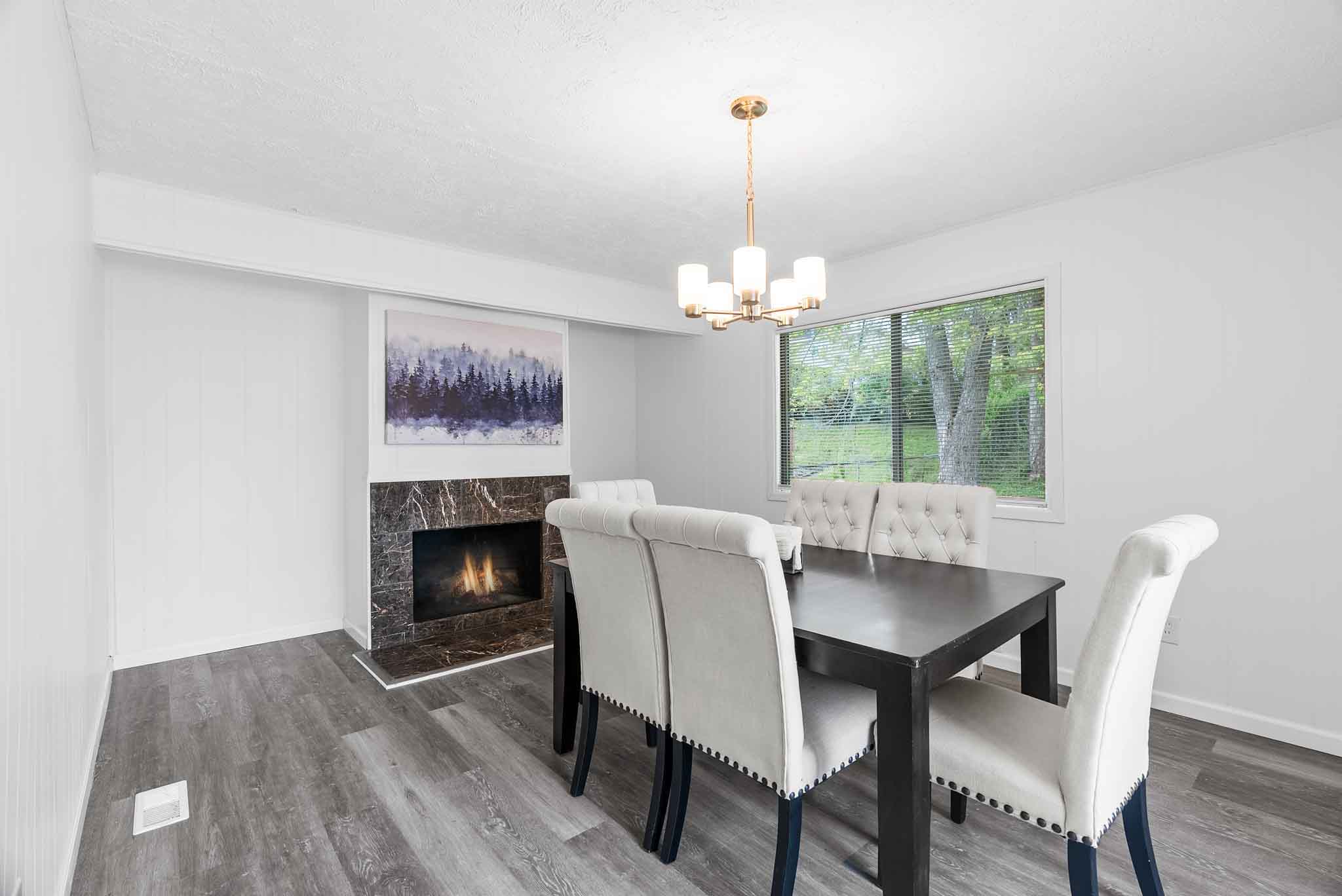 4 Bedrooms Bedrooms, ,2 BathroomsBathrooms,Woodford Rentals,For Rent,1336