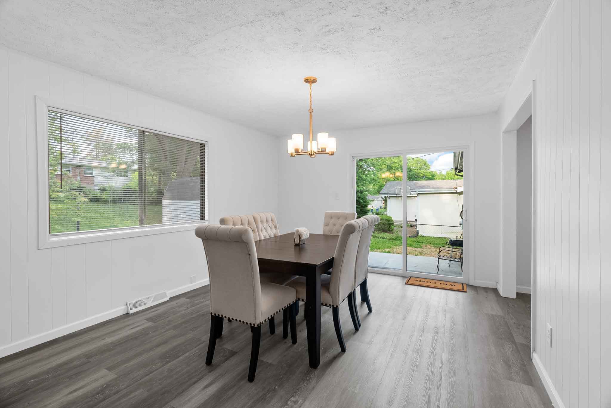4 Bedrooms Bedrooms, ,2 BathroomsBathrooms,Woodford Rentals,For Rent,1336