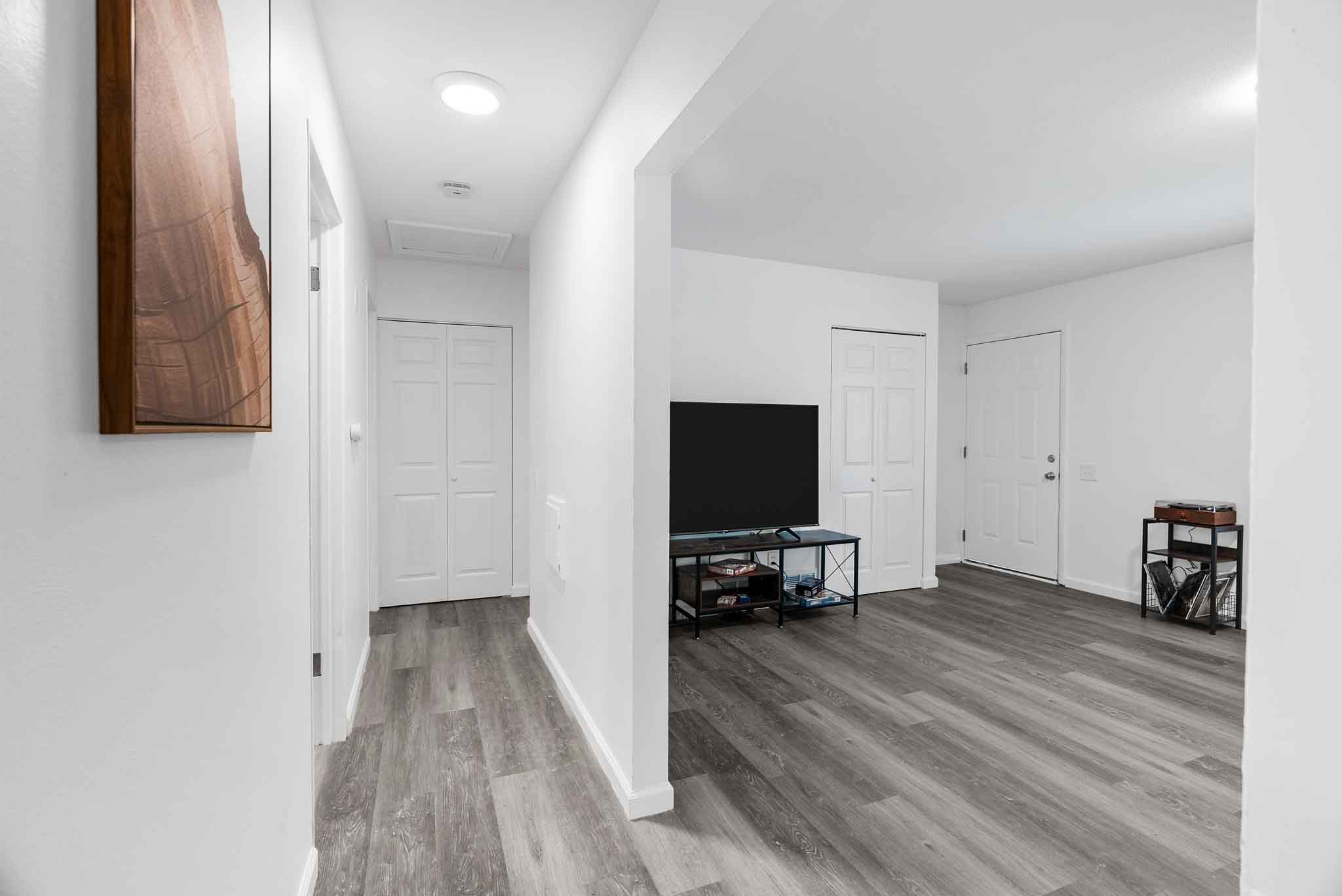 4 Bedrooms Bedrooms, ,2 BathroomsBathrooms,Woodford Rentals,For Rent,1336