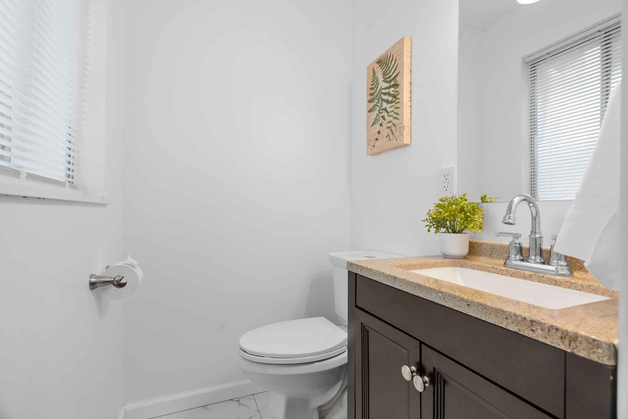 4 Bedrooms Bedrooms, ,2 BathroomsBathrooms,Woodford Rentals,For Rent,1336