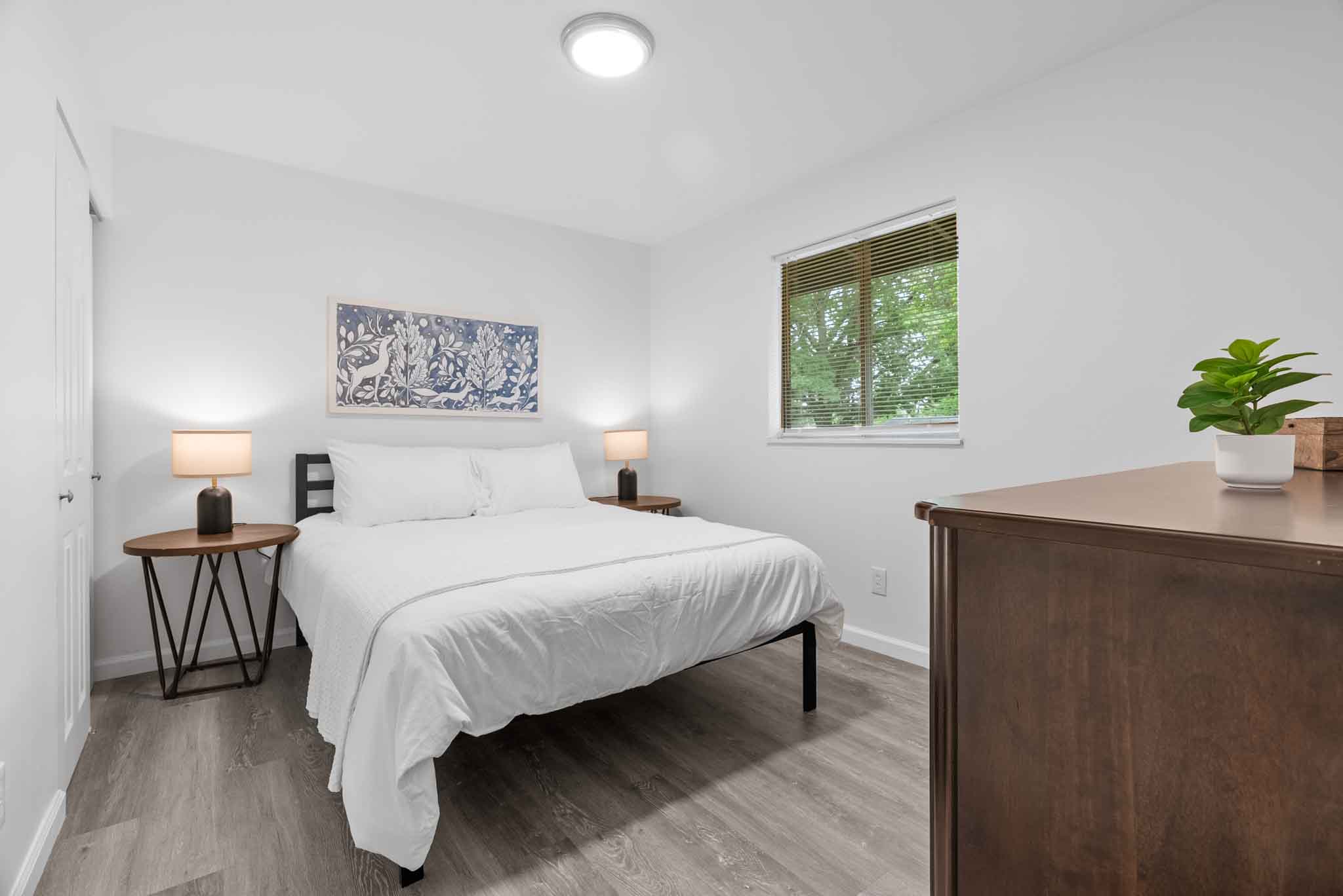 4 Bedrooms Bedrooms, ,2 BathroomsBathrooms,Woodford Rentals,For Rent,1336