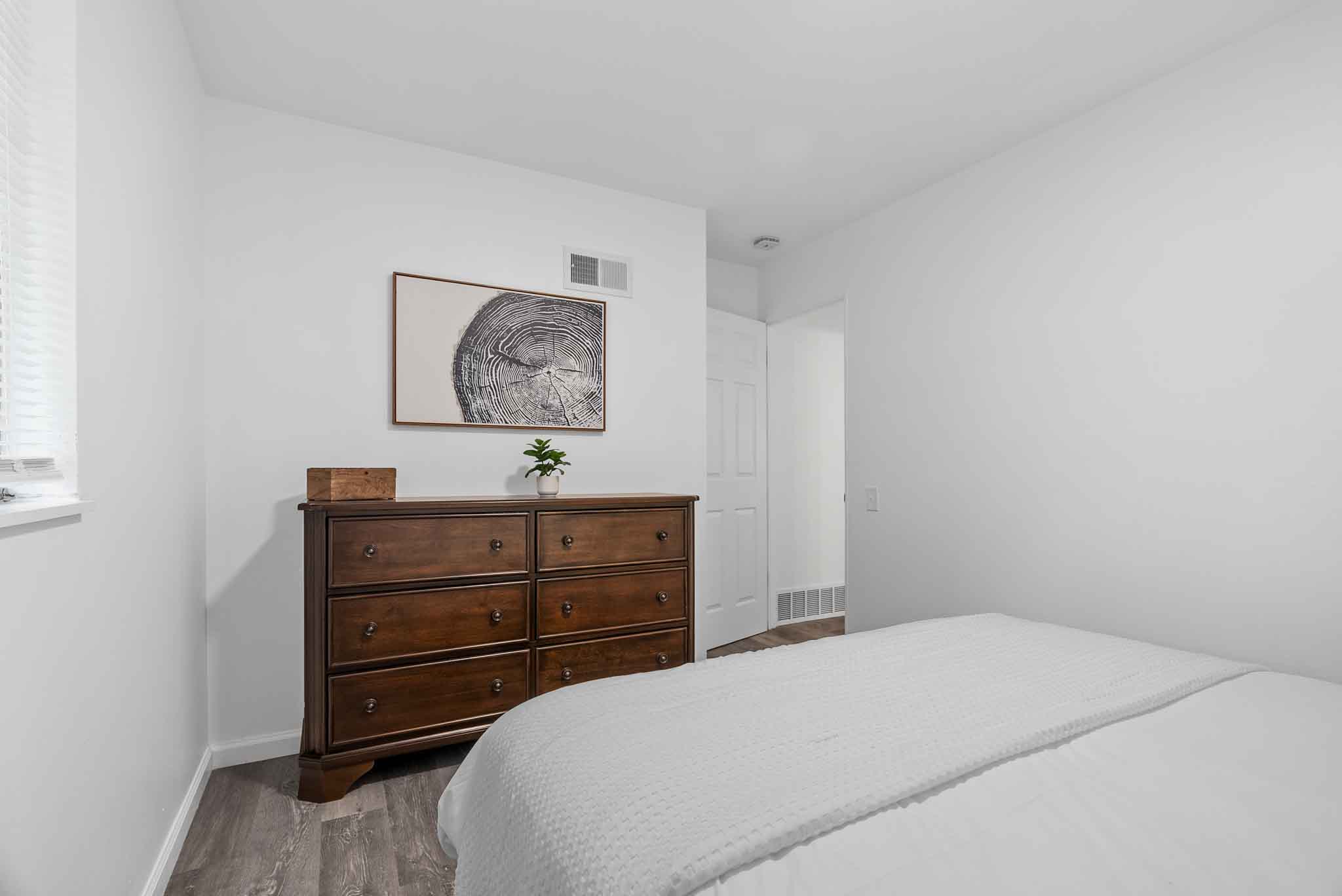 4 Bedrooms Bedrooms, ,2 BathroomsBathrooms,Woodford Rentals,For Rent,1336