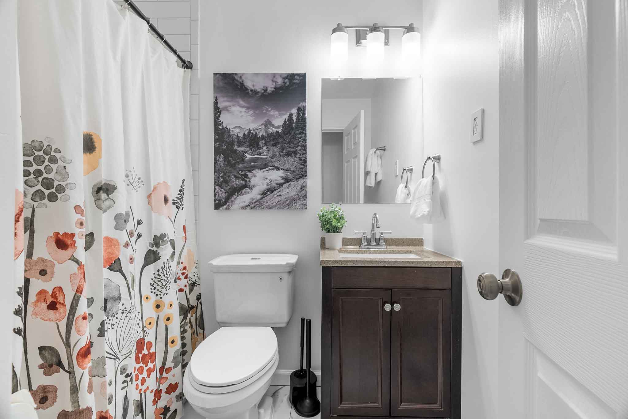 4 Bedrooms Bedrooms, ,2 BathroomsBathrooms,Woodford Rentals,For Rent,1336