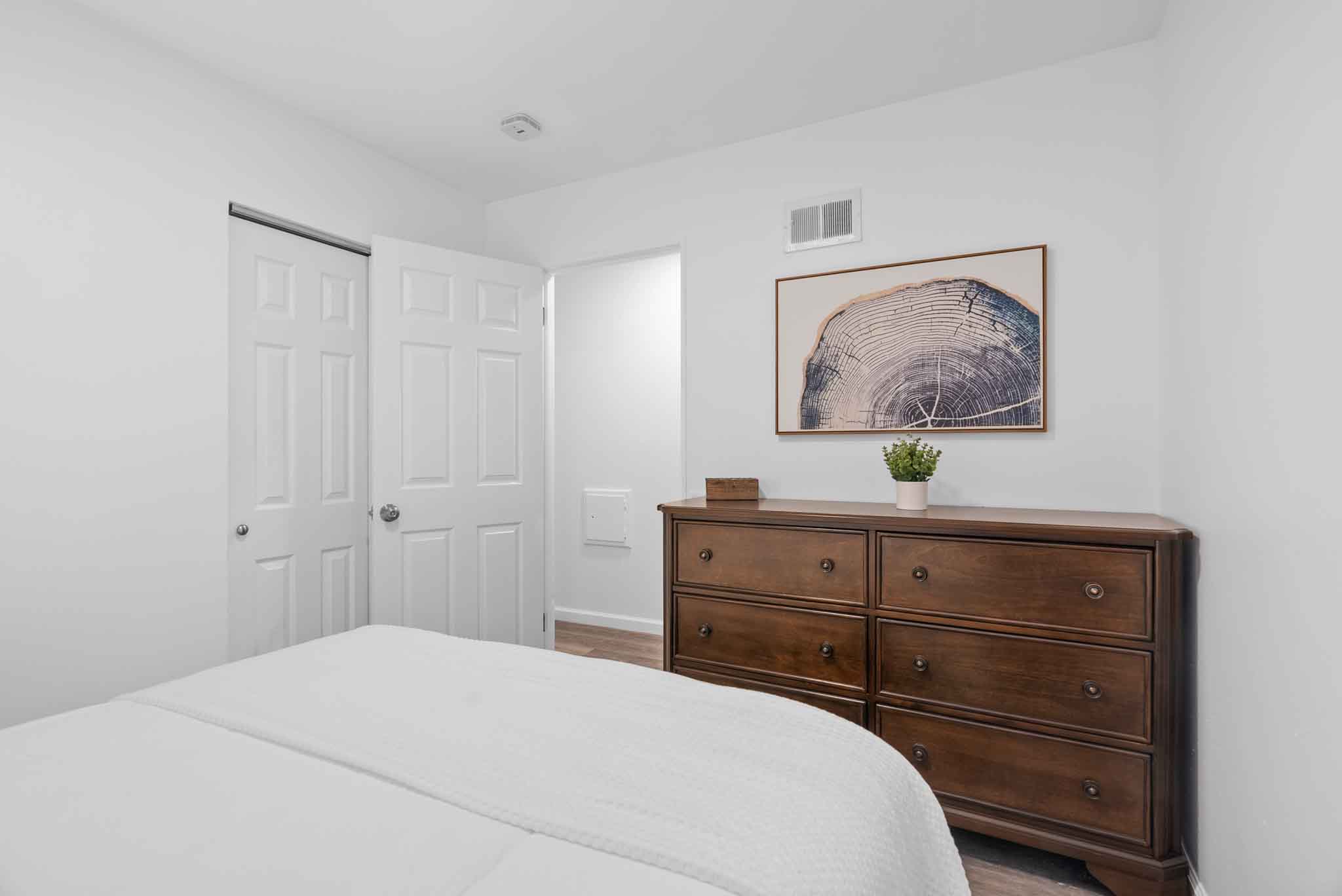 4 Bedrooms Bedrooms, ,2 BathroomsBathrooms,Woodford Rentals,For Rent,1336