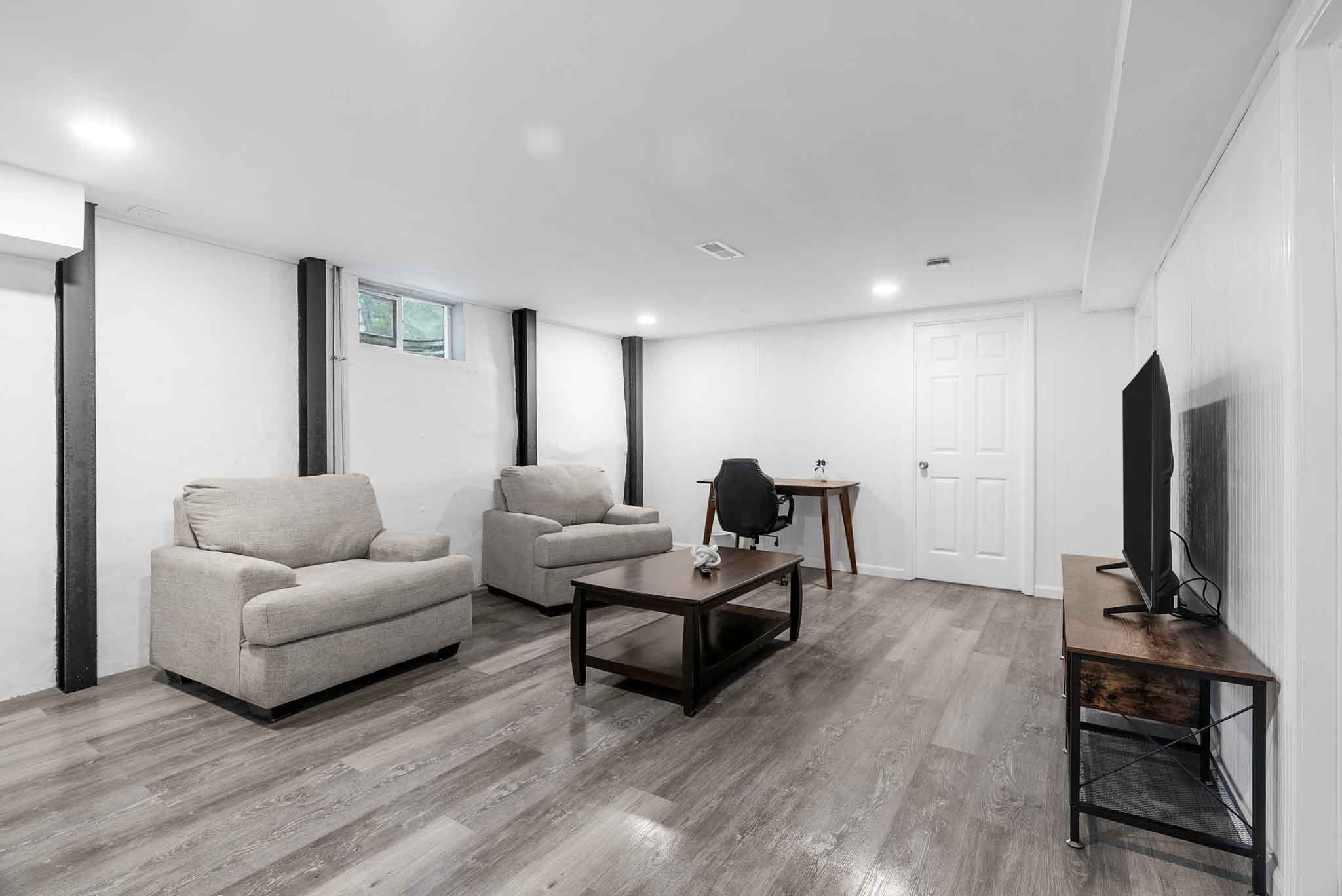 4 Bedrooms Bedrooms, ,2 BathroomsBathrooms,Woodford Rentals,For Rent,1336