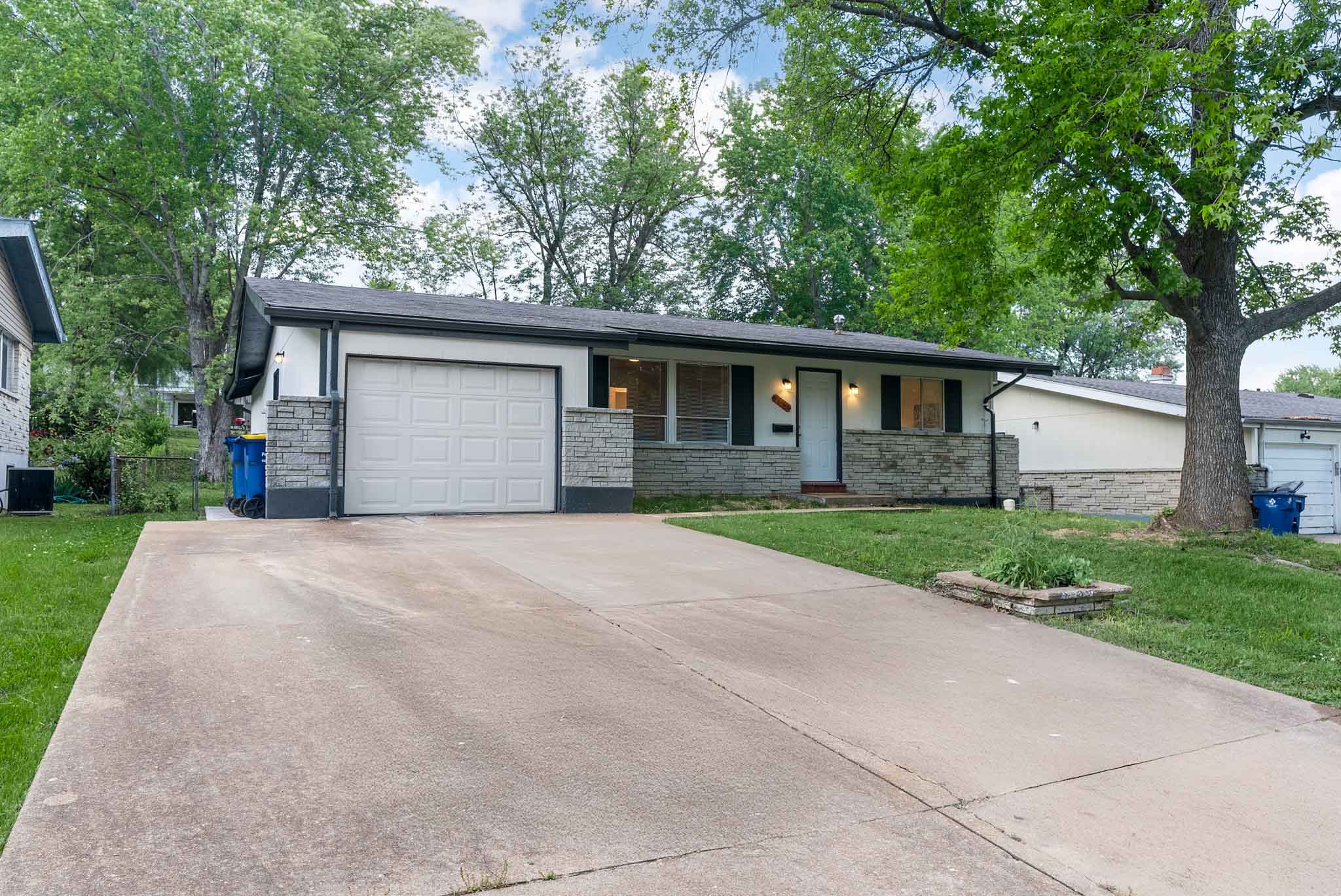 4 Bedrooms Bedrooms, ,2 BathroomsBathrooms,Woodford Rentals,For Rent,1336