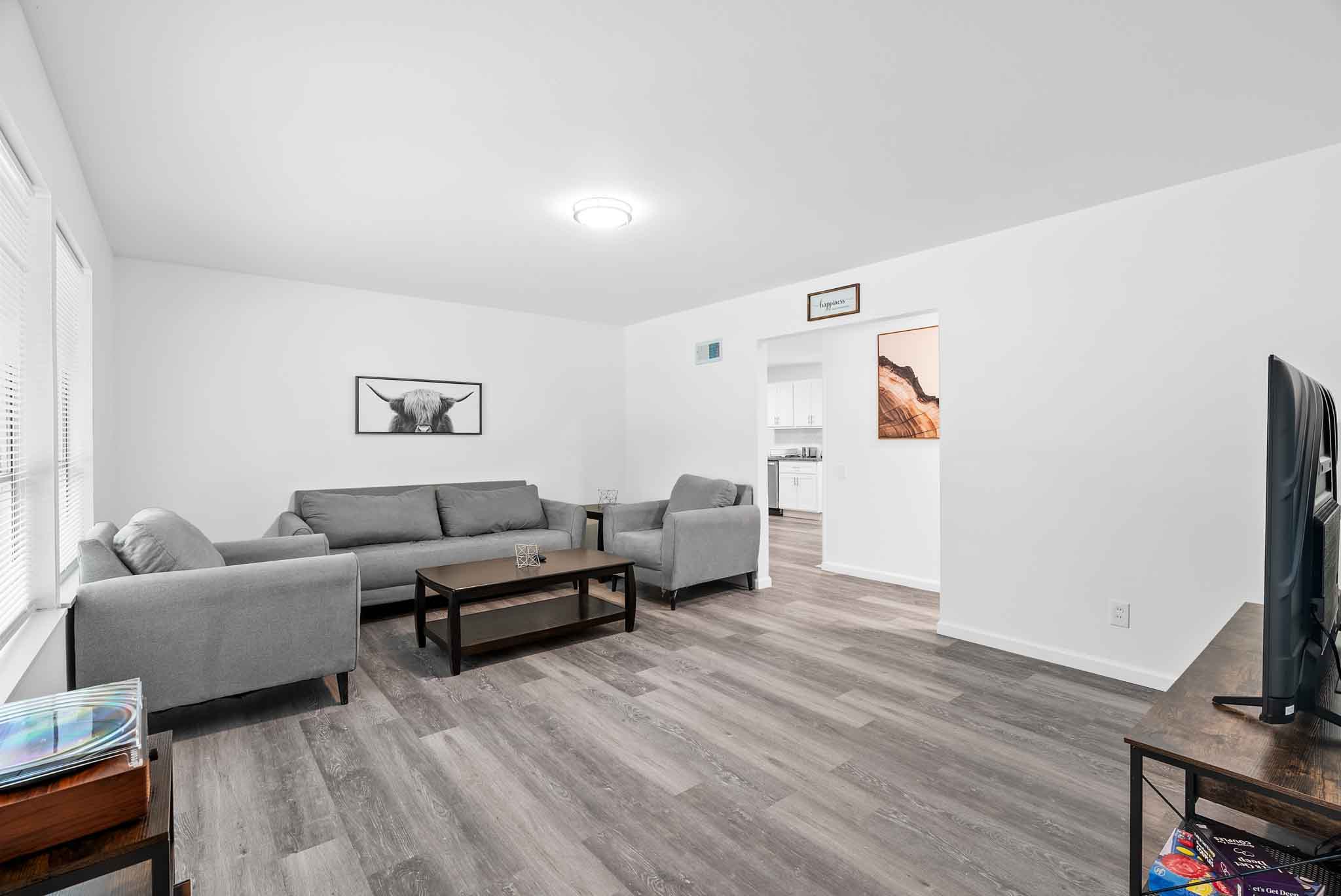 4 Bedrooms Bedrooms, ,2 BathroomsBathrooms,Woodford Rentals,For Rent,1336