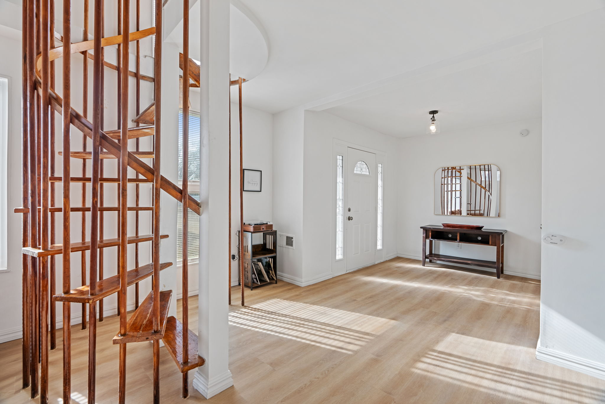 5 Bedrooms Bedrooms, ,4 BathroomsBathrooms,Woodford Rentals,For Rent,1337