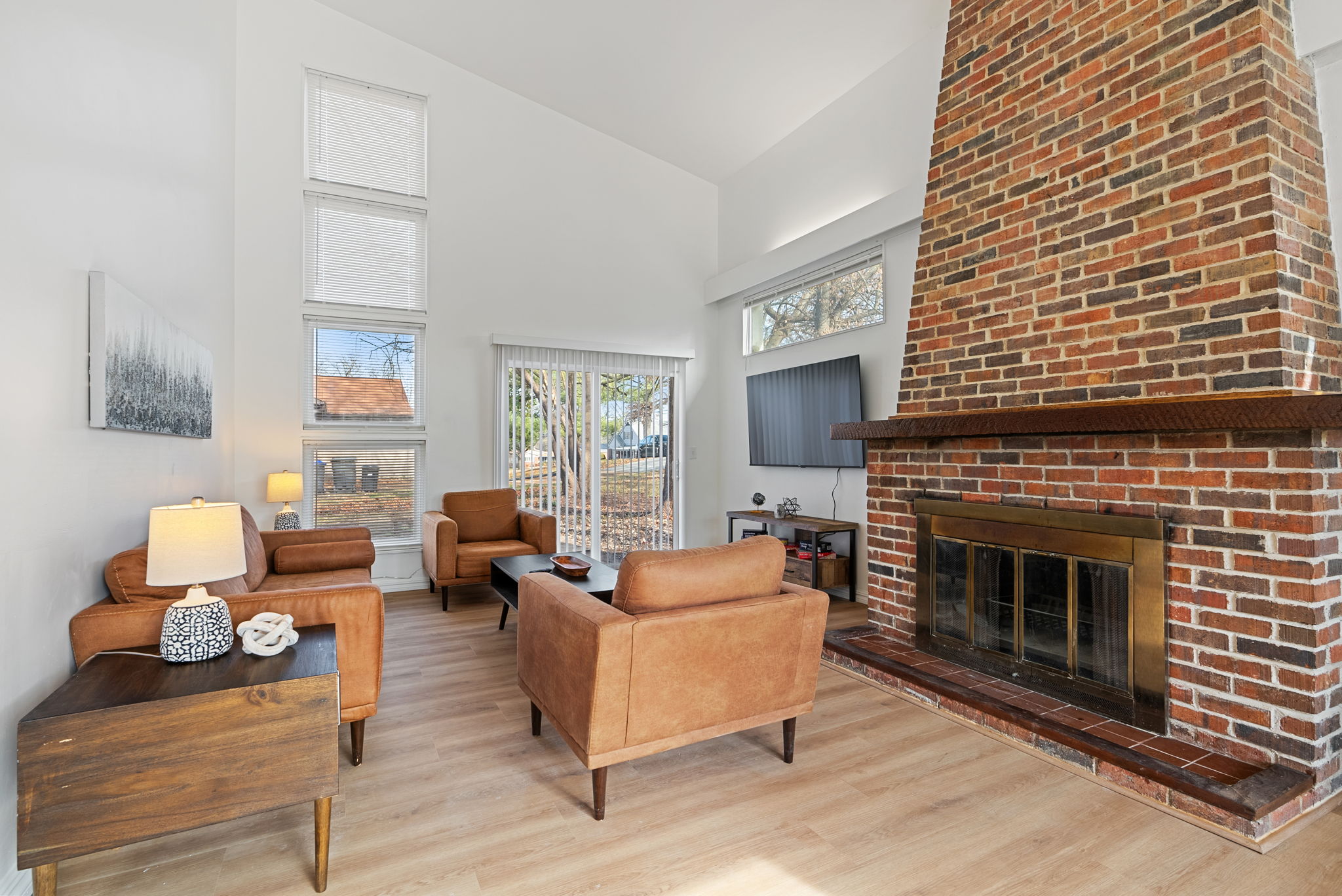 5 Bedrooms Bedrooms, ,4 BathroomsBathrooms,Woodford Rentals,For Rent,1337