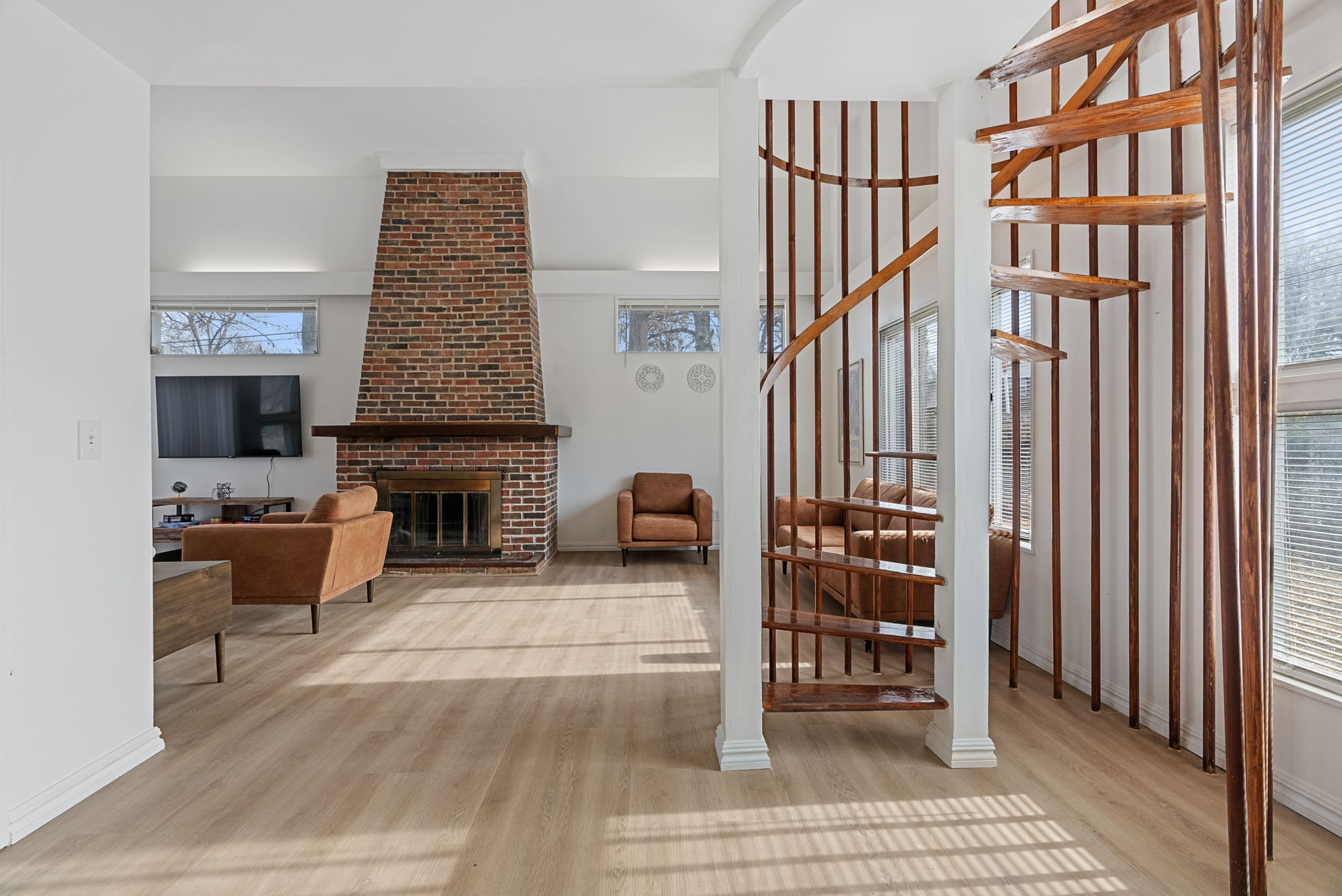 5 Bedrooms Bedrooms, ,4 BathroomsBathrooms,Woodford Rentals,For Rent,1337