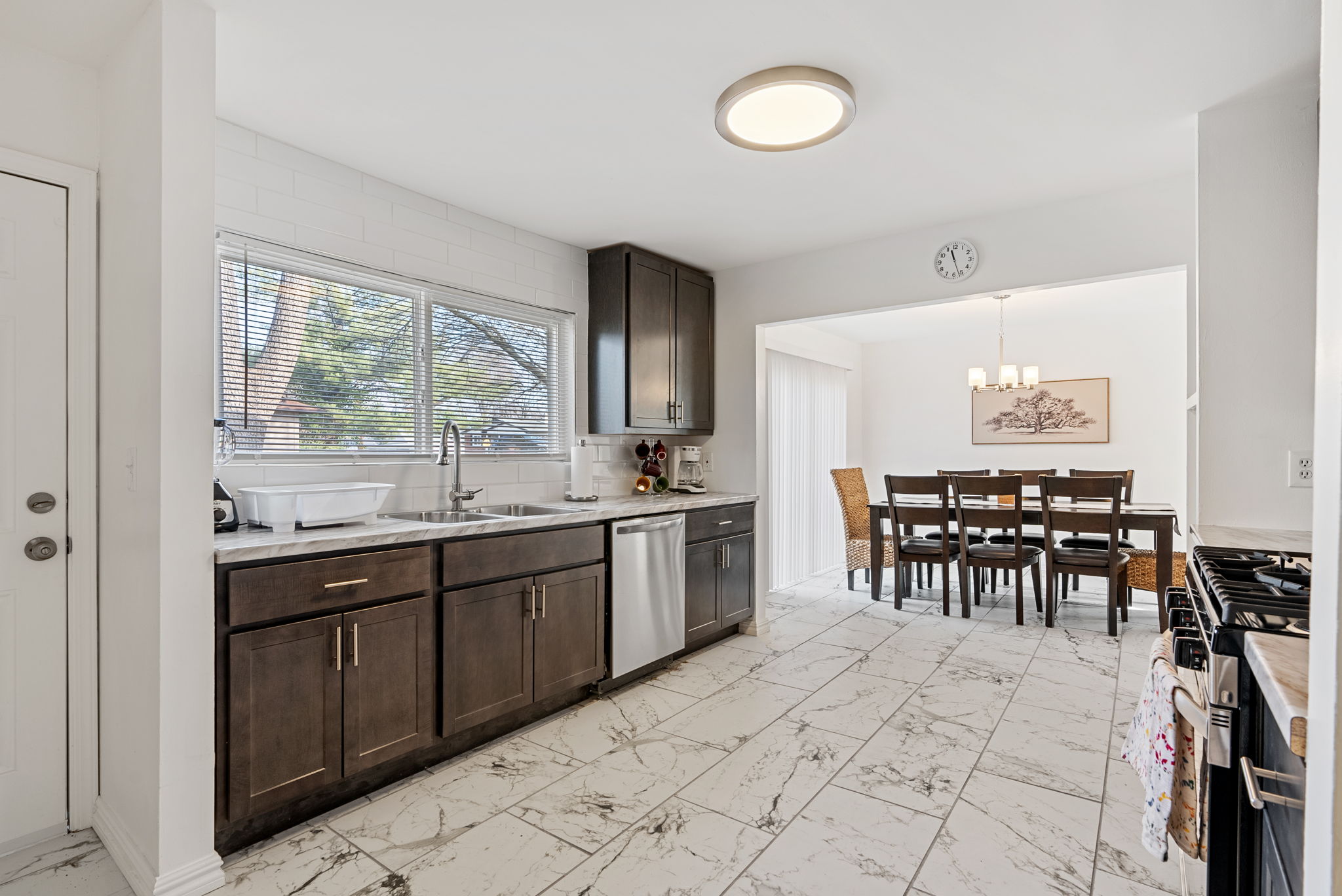 5 Bedrooms Bedrooms, ,4 BathroomsBathrooms,Woodford Rentals,For Rent,1337
