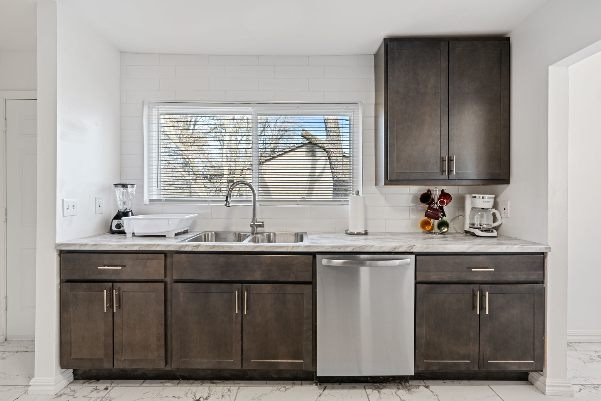 5 Bedrooms Bedrooms, ,4 BathroomsBathrooms,Woodford Rentals,For Rent,1337