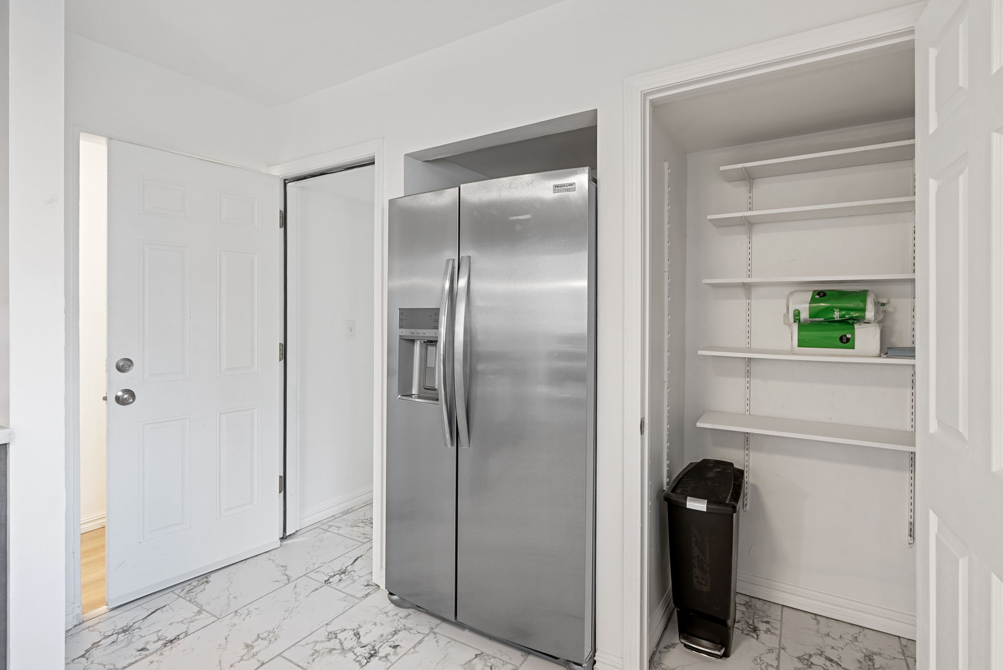 5 Bedrooms Bedrooms, ,4 BathroomsBathrooms,Woodford Rentals,For Rent,1337