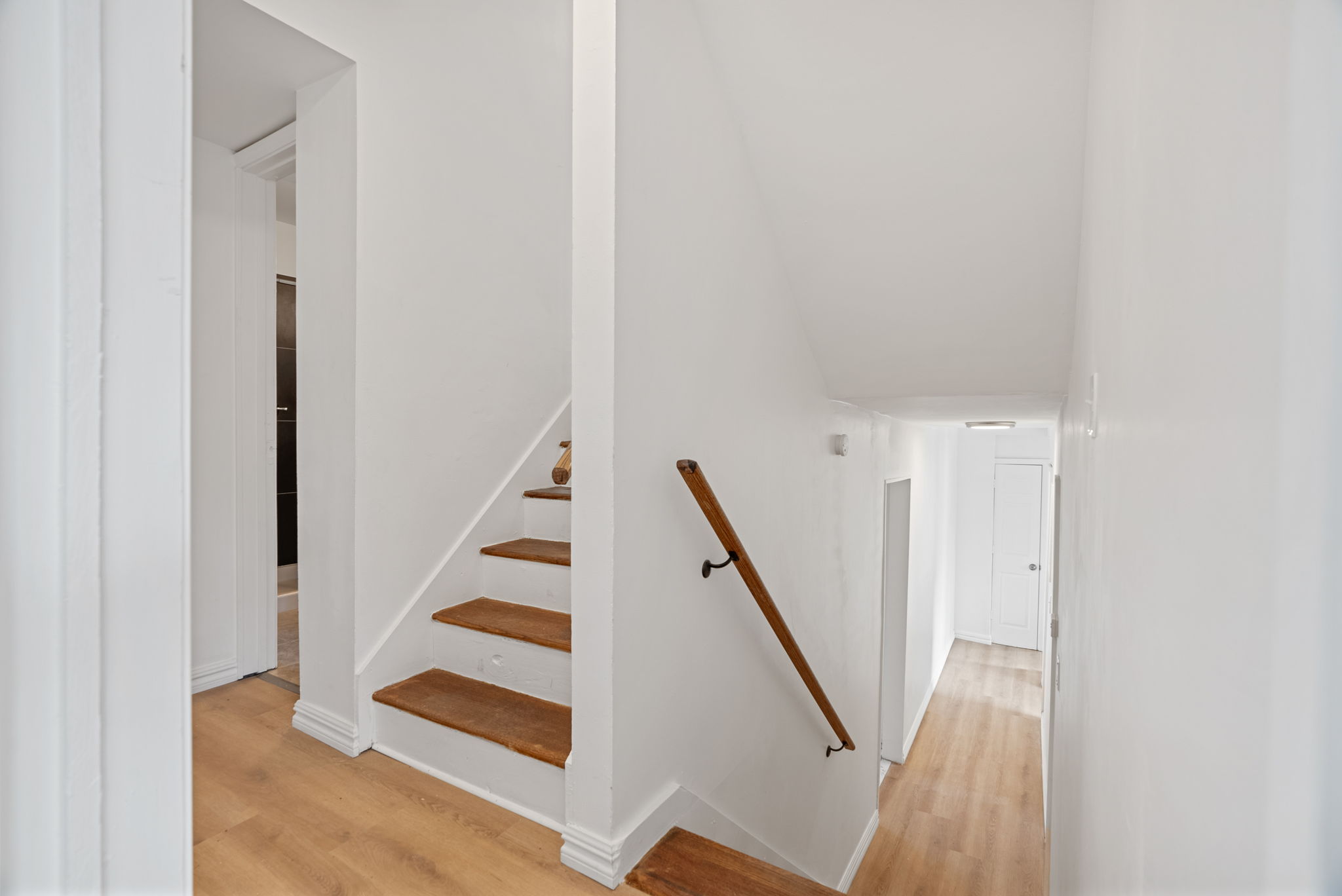 5 Bedrooms Bedrooms, ,4 BathroomsBathrooms,Woodford Rentals,For Rent,1337
