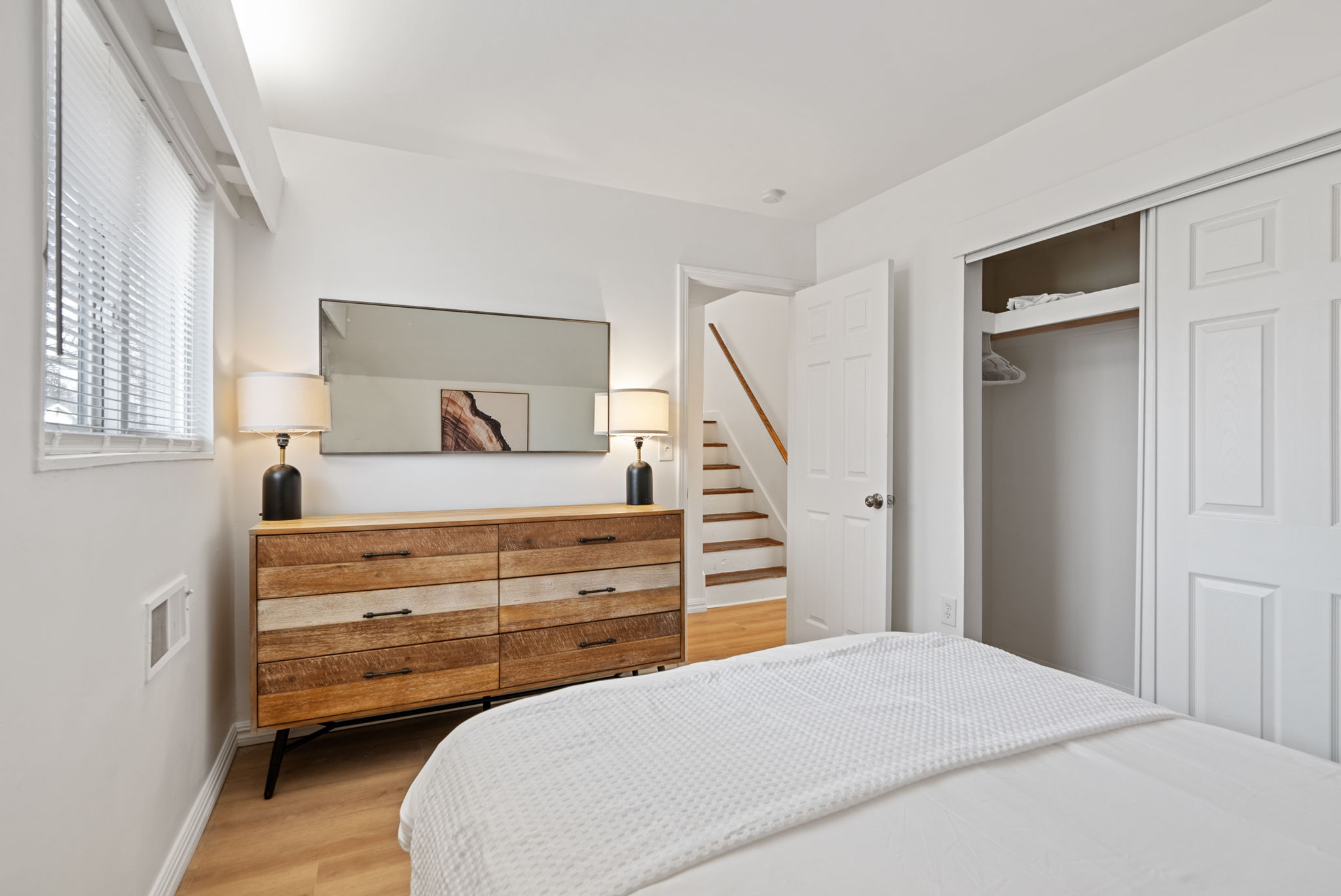 5 Bedrooms Bedrooms, ,4 BathroomsBathrooms,Woodford Rentals,For Rent,1337