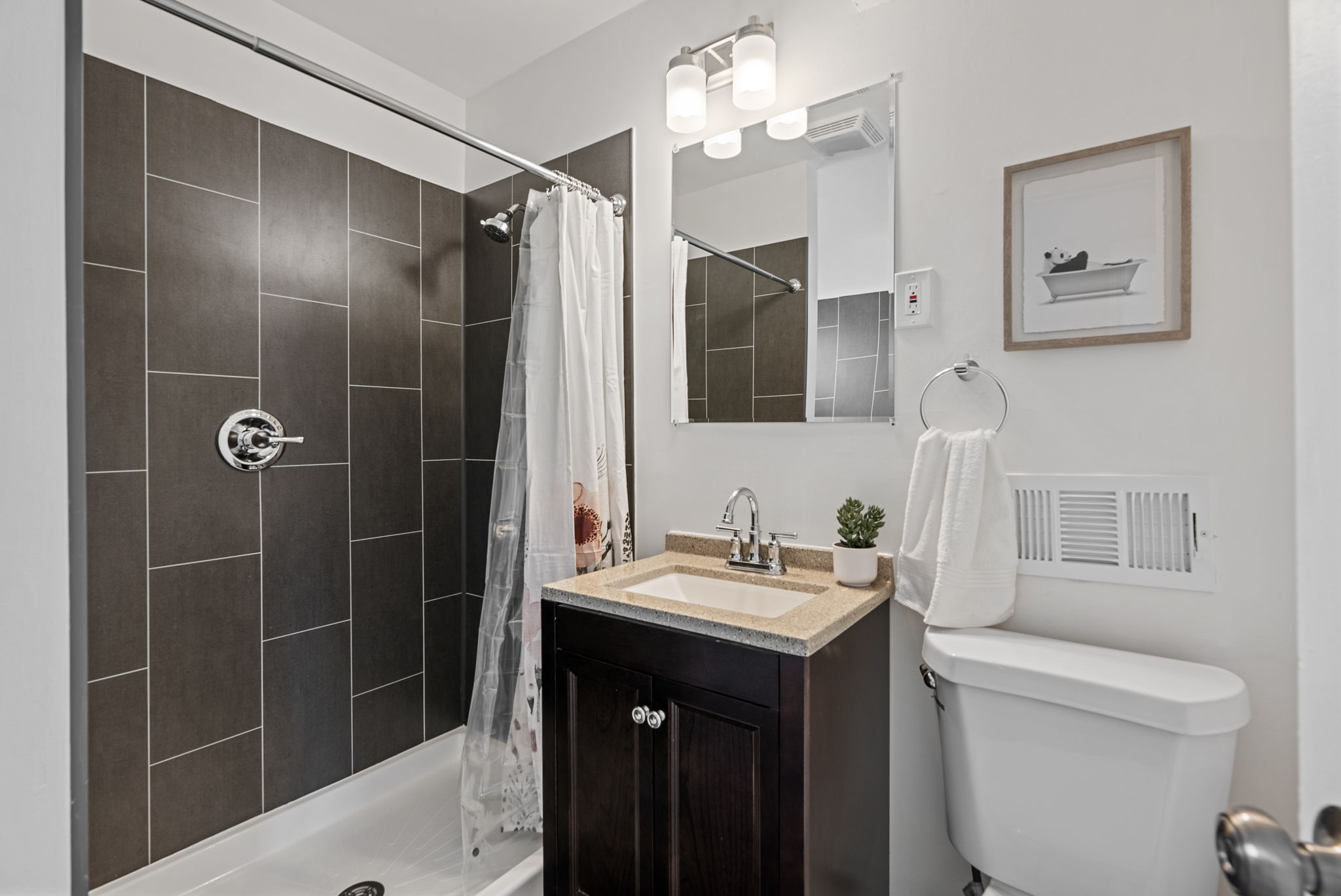 5 Bedrooms Bedrooms, ,4 BathroomsBathrooms,Woodford Rentals,For Rent,1337