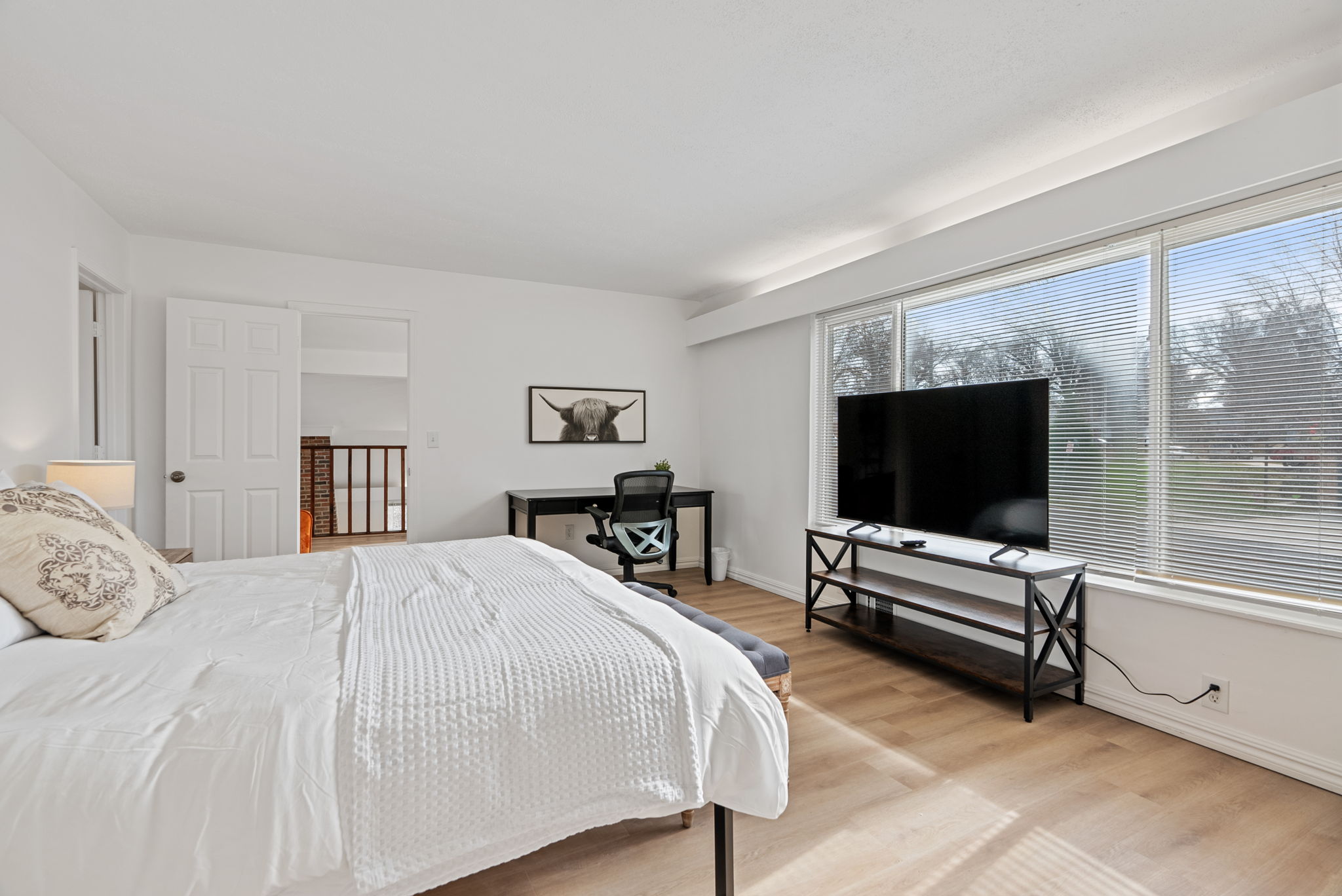 5 Bedrooms Bedrooms, ,4 BathroomsBathrooms,Woodford Rentals,For Rent,1337