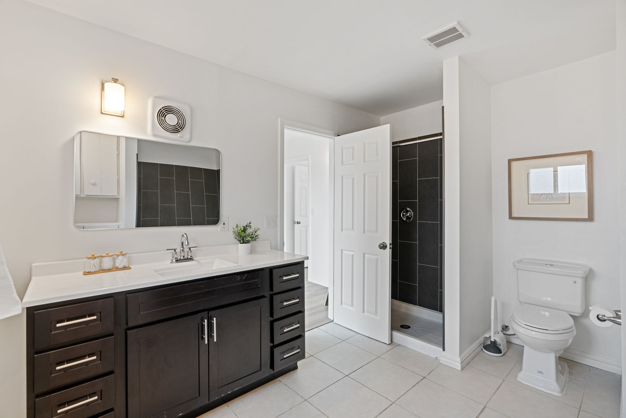5 Bedrooms Bedrooms, ,4 BathroomsBathrooms,Woodford Rentals,For Rent,1337