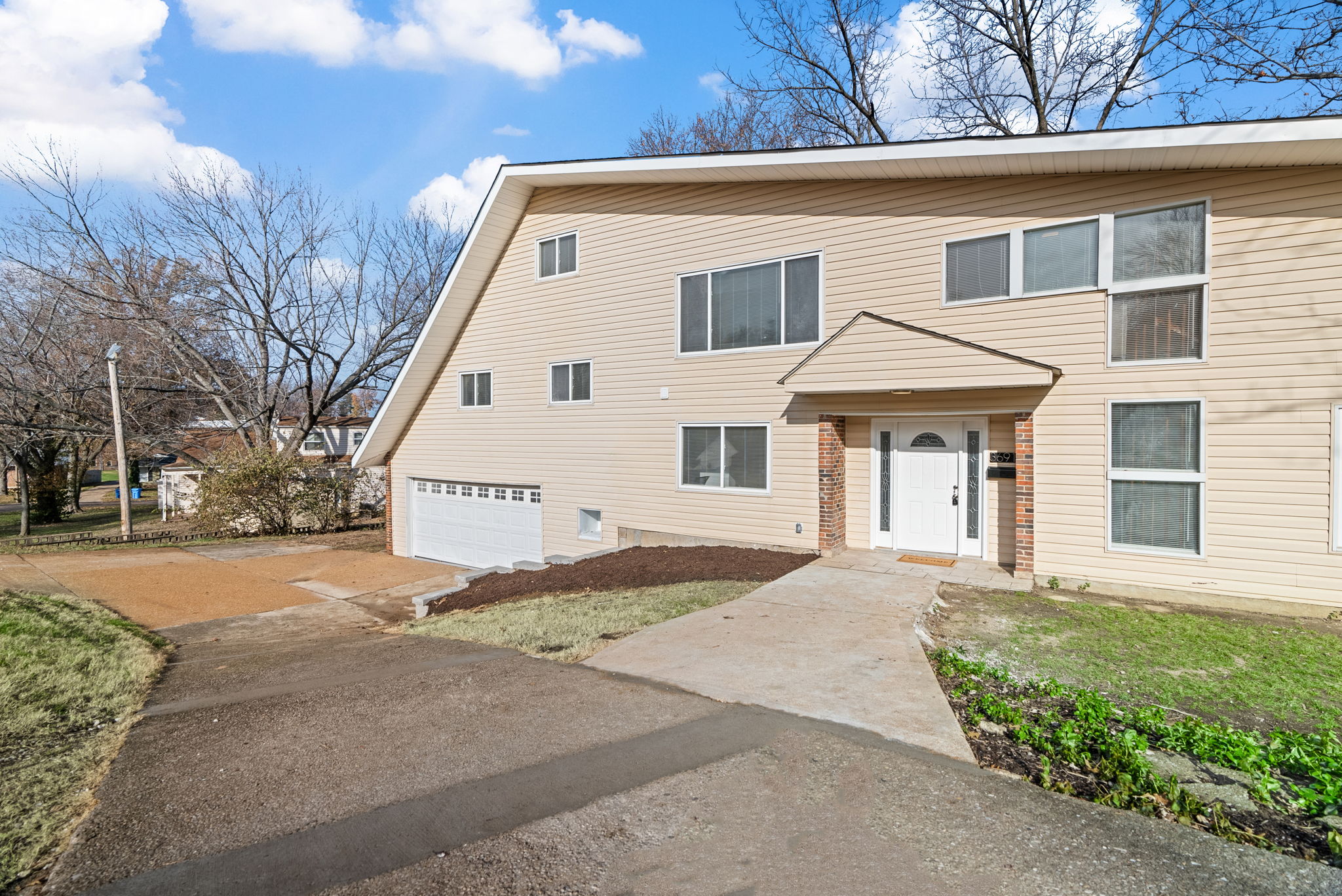 5 Bedrooms Bedrooms, ,4 BathroomsBathrooms,Woodford Rentals,For Rent,1337