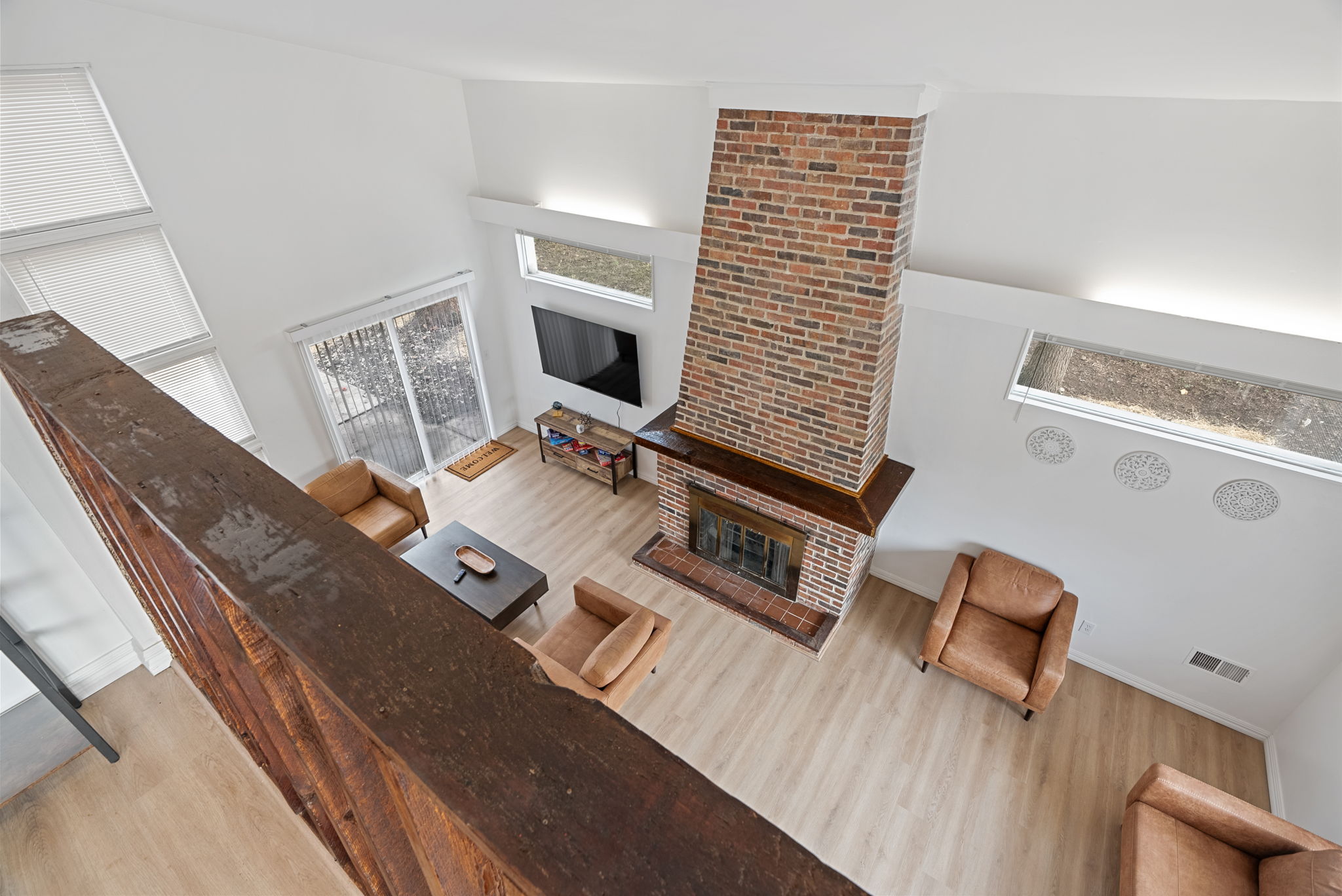 5 Bedrooms Bedrooms, ,4 BathroomsBathrooms,Woodford Rentals,For Rent,1337