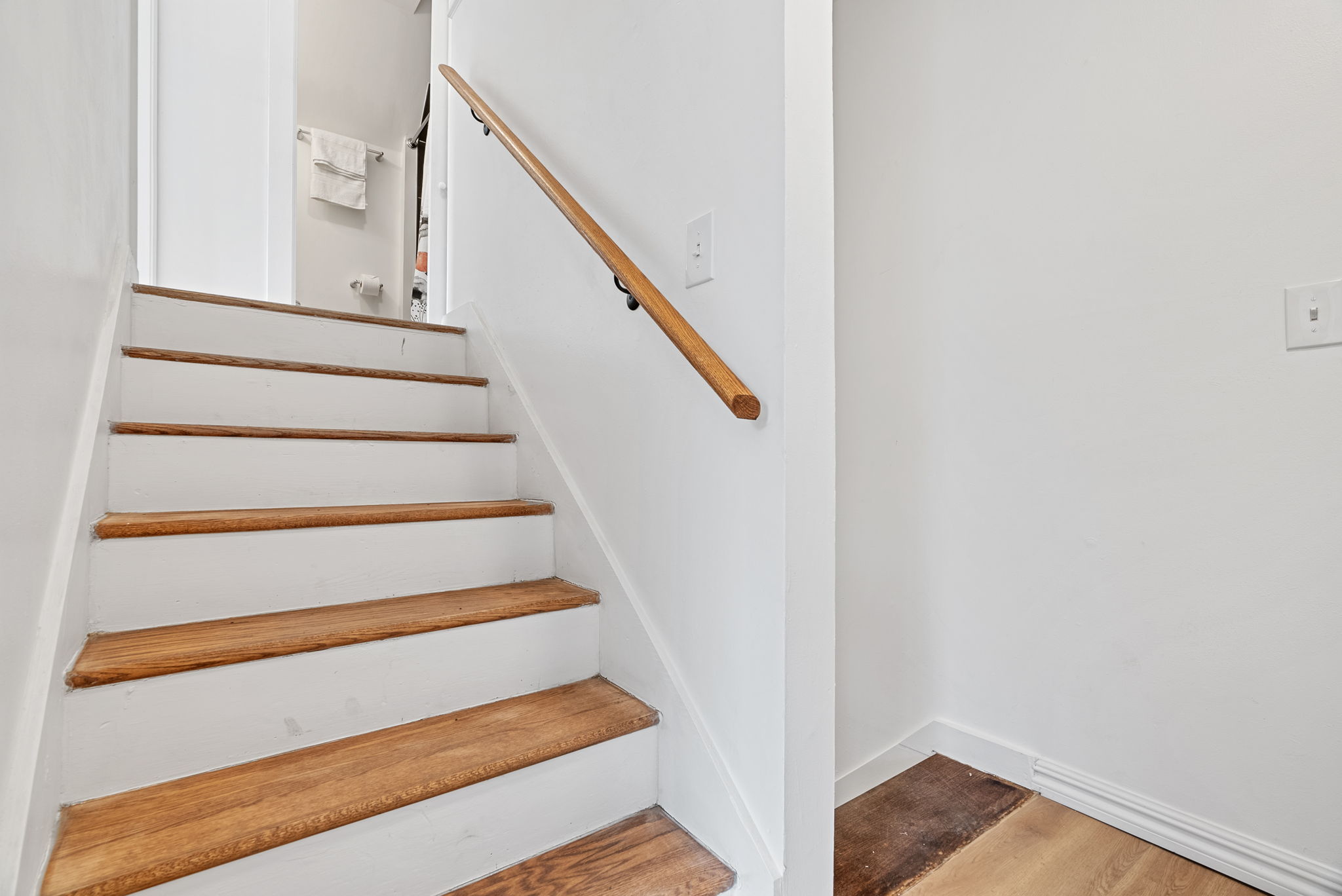 5 Bedrooms Bedrooms, ,4 BathroomsBathrooms,Woodford Rentals,For Rent,1337