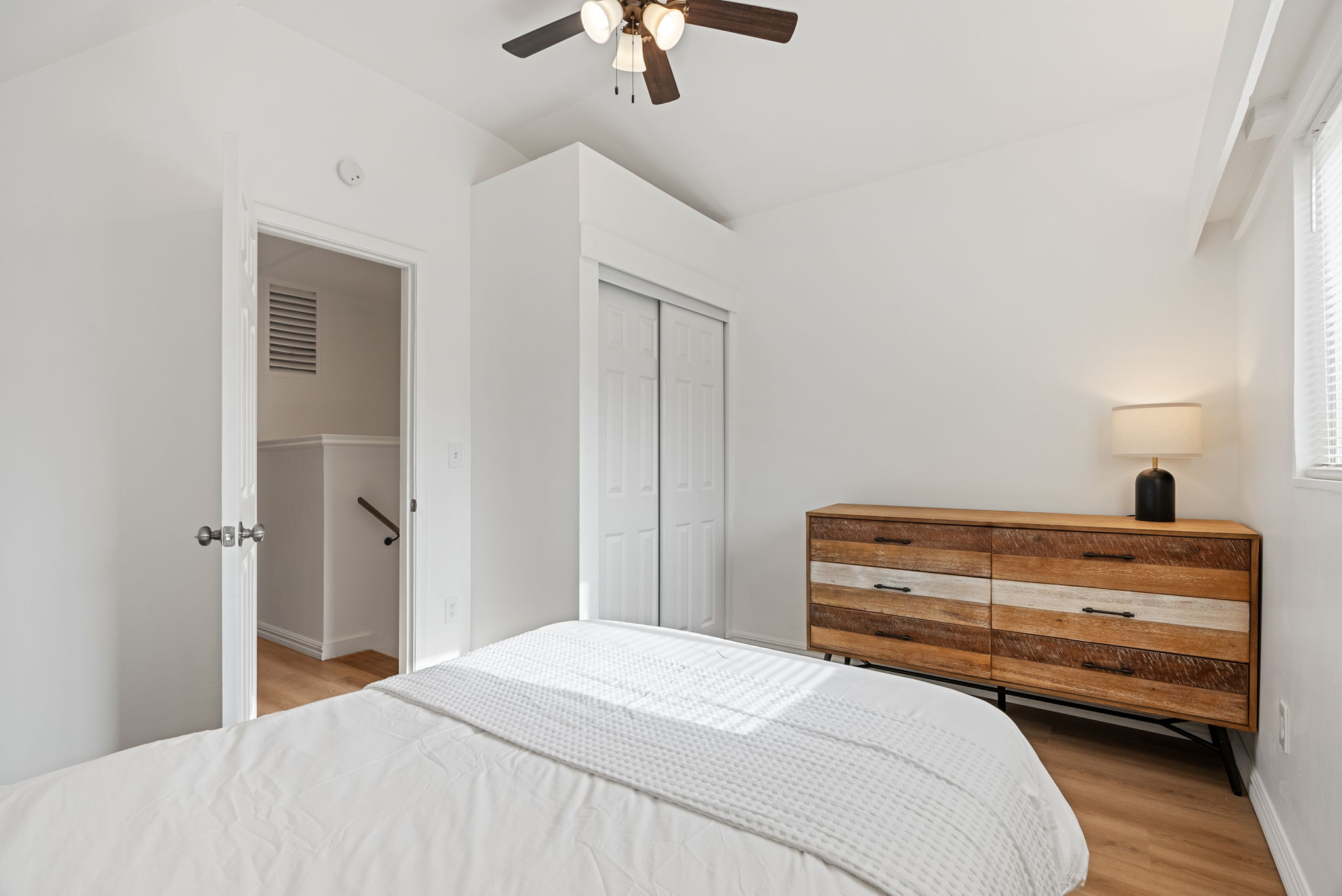 5 Bedrooms Bedrooms, ,4 BathroomsBathrooms,Woodford Rentals,For Rent,1337