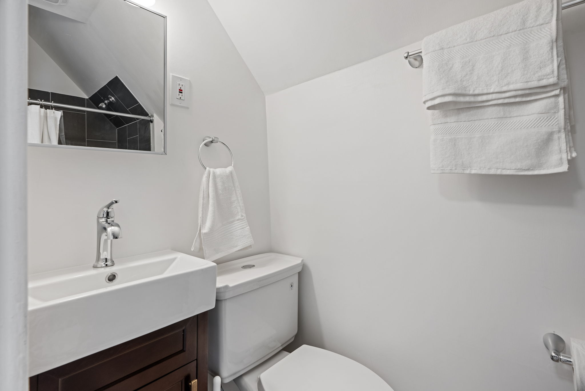 5 Bedrooms Bedrooms, ,4 BathroomsBathrooms,Woodford Rentals,For Rent,1337