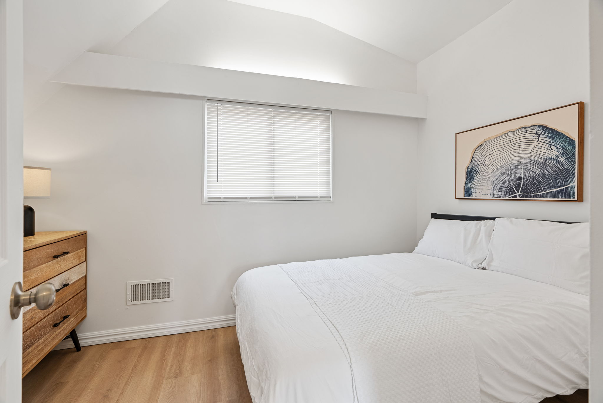 5 Bedrooms Bedrooms, ,4 BathroomsBathrooms,Woodford Rentals,For Rent,1337