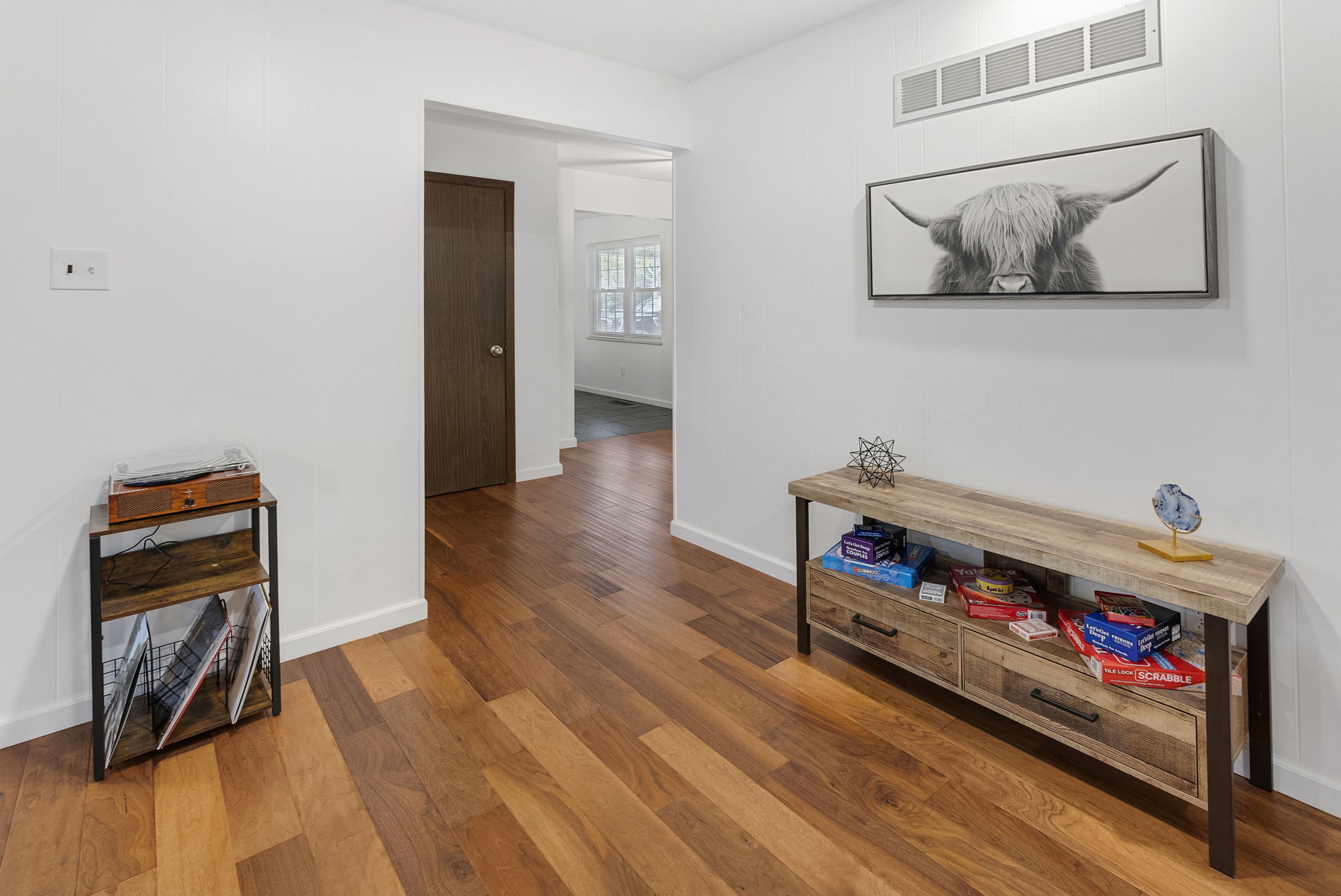 5 Bedrooms Bedrooms, ,3 BathroomsBathrooms,Woodford Rentals,For Rent,1338